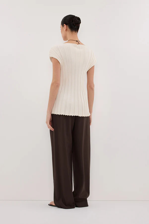 LOE CREAM SLEEVELESS KNIT TOP | DISSH