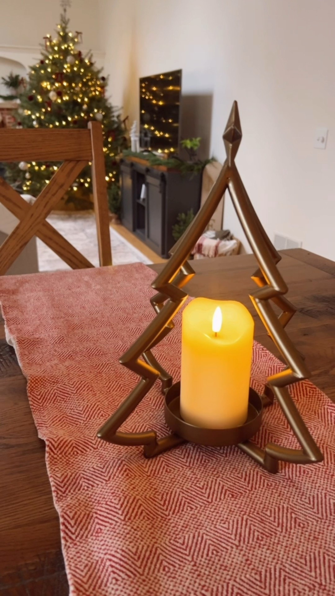 Gold tree from Aldi, but for those that don’t have one close, I’ve added an alternative! 🌲 

Christmas Decorations 

#LTKHoliday #LTKHome