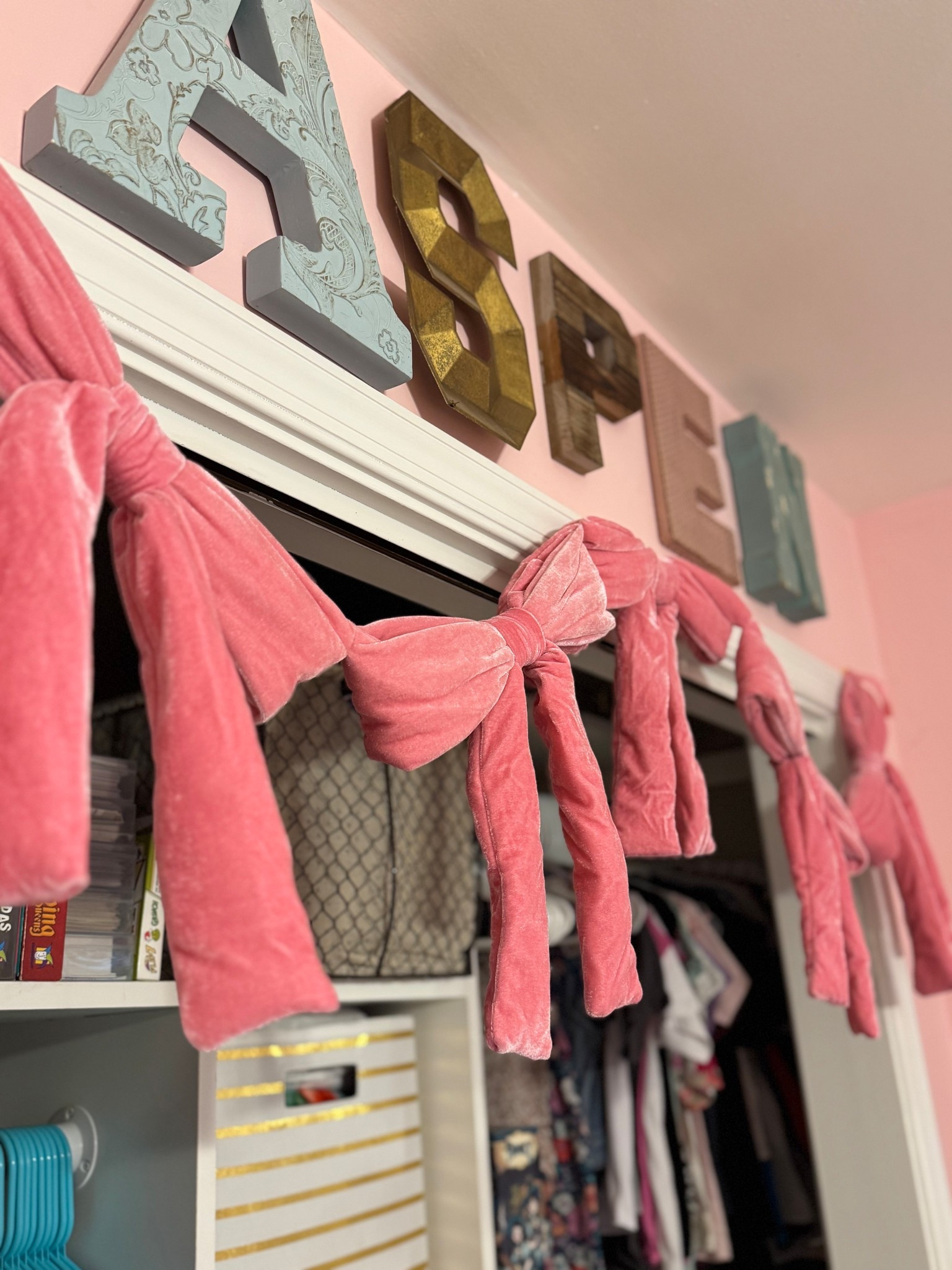 Cute velvety pink bow garland! 

#LTKHome #LTKHoliday #LTKSeasonal