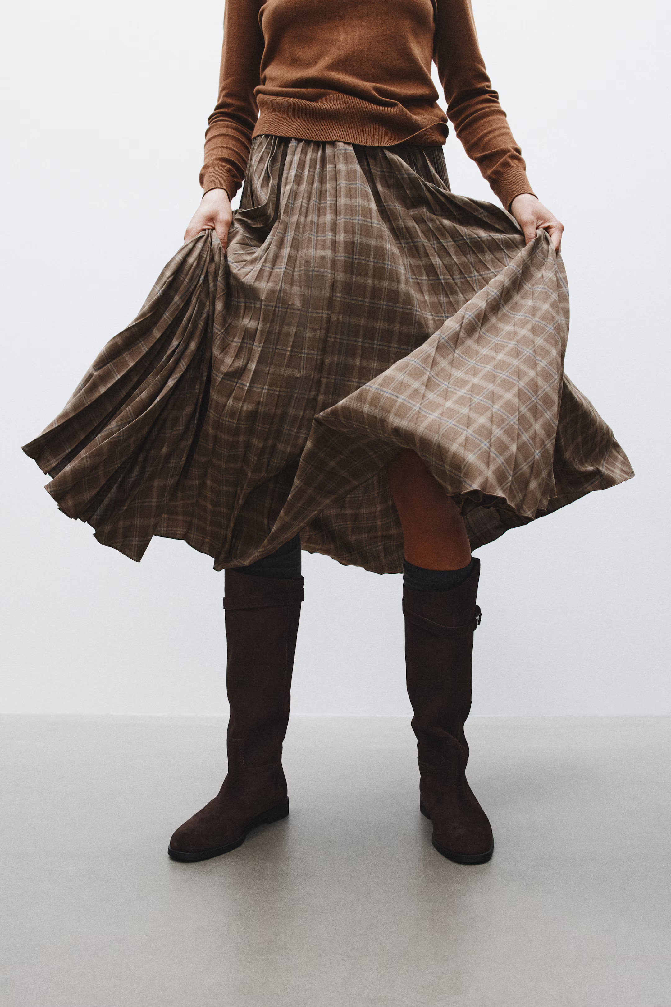 Knee-high leather boots | H&M (UK, MY, IN, SG, PH, TW, HK)