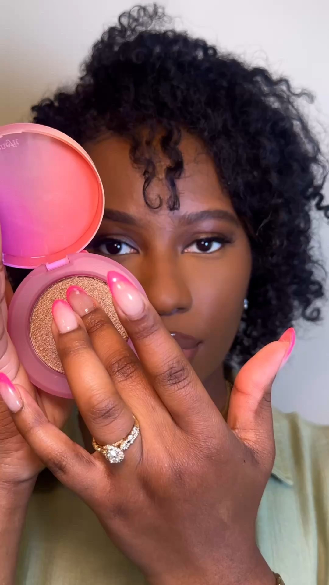 Trying the gorgeous New Glow-La-La Highlighter by Benefit Cosmetics. 🎀✨ Benefit Cosmetics 

Shade: Comet (Deep Dark) 

Such a cute & calm highlighter. Definitely giving gentle for everyday vibes. 

#highlighter #shimmermakeup #makeuptutorial  #benefitcosmetics #ultafinds #softglammakeup #highlightermakeup

#LTKFindsUnder50 #LTKBeauty #LTKSaleAlert