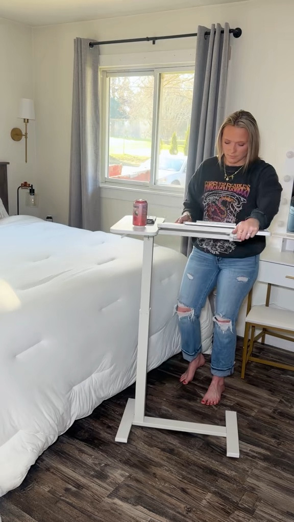 My fav desk ✨

#desk #rollingdesk #bedsidedesk