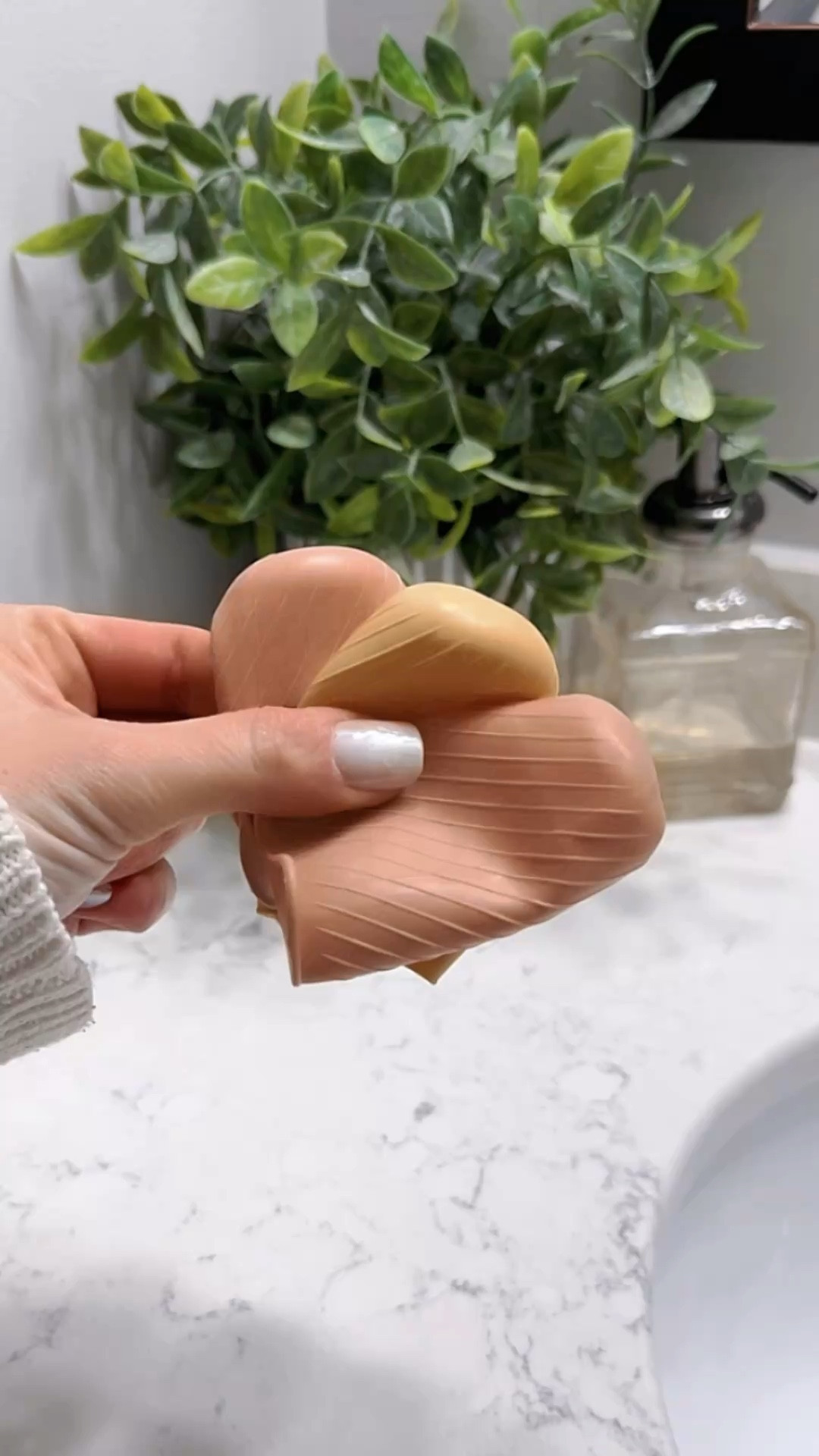 One of those small travel finds that can save your whole toiletry bag 🤍 These silicone bottle covers help stop shampoo, body wash, and beauty bottles from leaking all over your suitcase. Such a good travel essential for carry-ons, packing cubes, and toiletry bags.





•
travel bottle covers • leak proof travel accessories • toiletry bag essentials • shampoo bottle covers • carry on travel essentials • suitcase organization • travel beauty essentials • packing must haves
#TravelEssentials #AmazonTravelFinds #ToiletryBagEssentials #CarryOnMustHaves #PackingEssentials

#LTKHome #LTKTravel