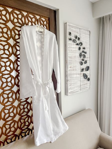 Looking for the perfect Mother’s Day gift? Gift luxurious comfort to your loved ones with @cariloha 🤍

#AD @cariloha Bamboo Waffle Knit Robe and Bamboo Sleepwear is sure to be on every Mom’s wishlist. 

Use code “CAITLYNM30” to save at @cariloha 🤍

#livecariloha 



Mother’s Day / gift guide / gifts for her / robe / pajamas / mother’s day gift ideas / bamboo clothing / bedding



#LTKfindsunder100 #LTKfindsunder50 #LTKGiftGuide