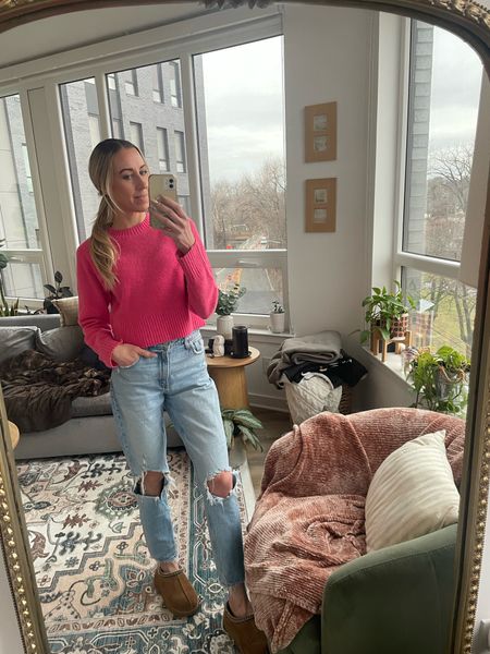 Valentine's Day Outfit
Pink sweater 
Jeans
