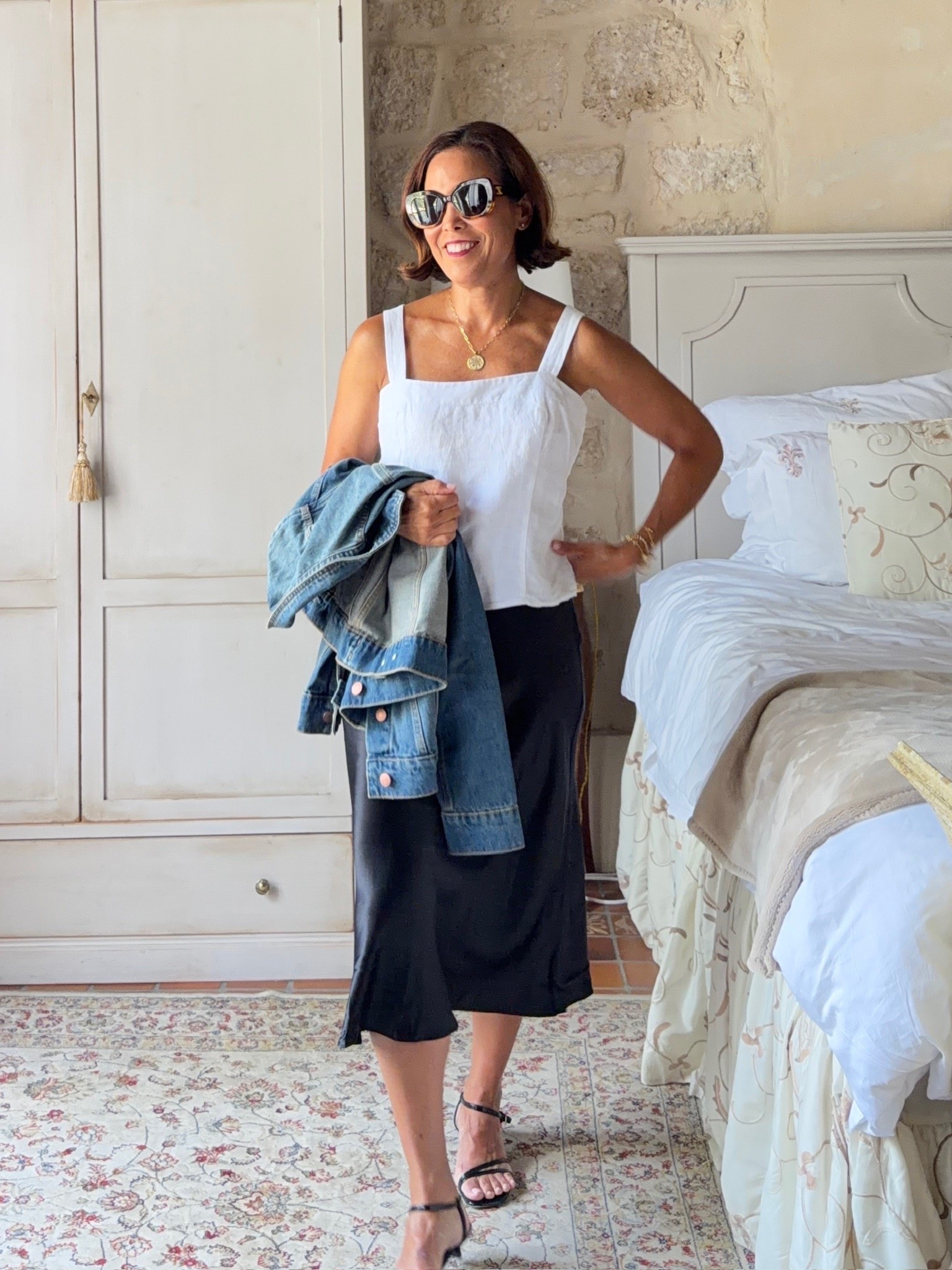 Wearing size medium in white tank. Easy summer look!
#quincepartner @Quince