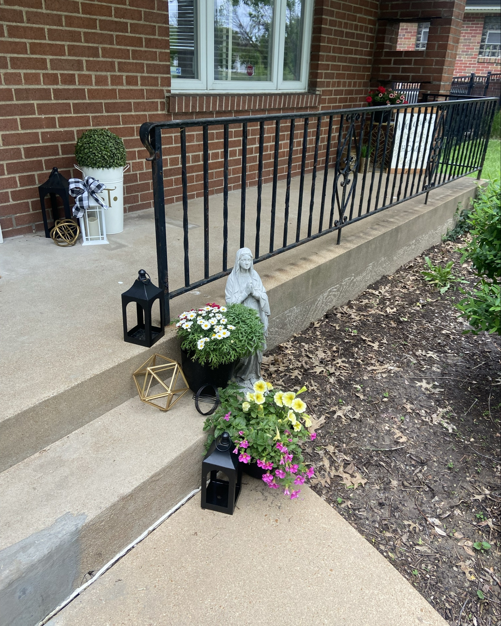 Front porch - I got my front porch rounded out this week and I’m feeling so happy about it. It definitely helps make the house feel settled.  