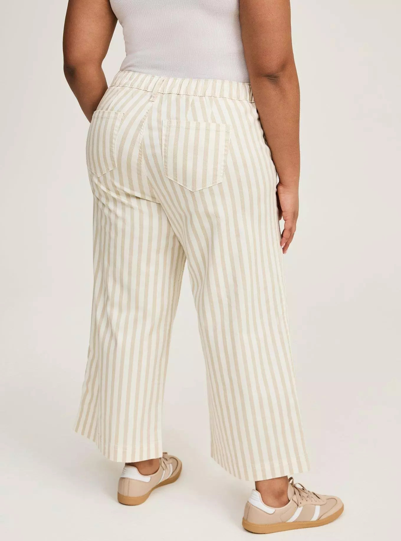 Weekend Wide Leg Ankle Crop Pants | Torrid (US & Canada)