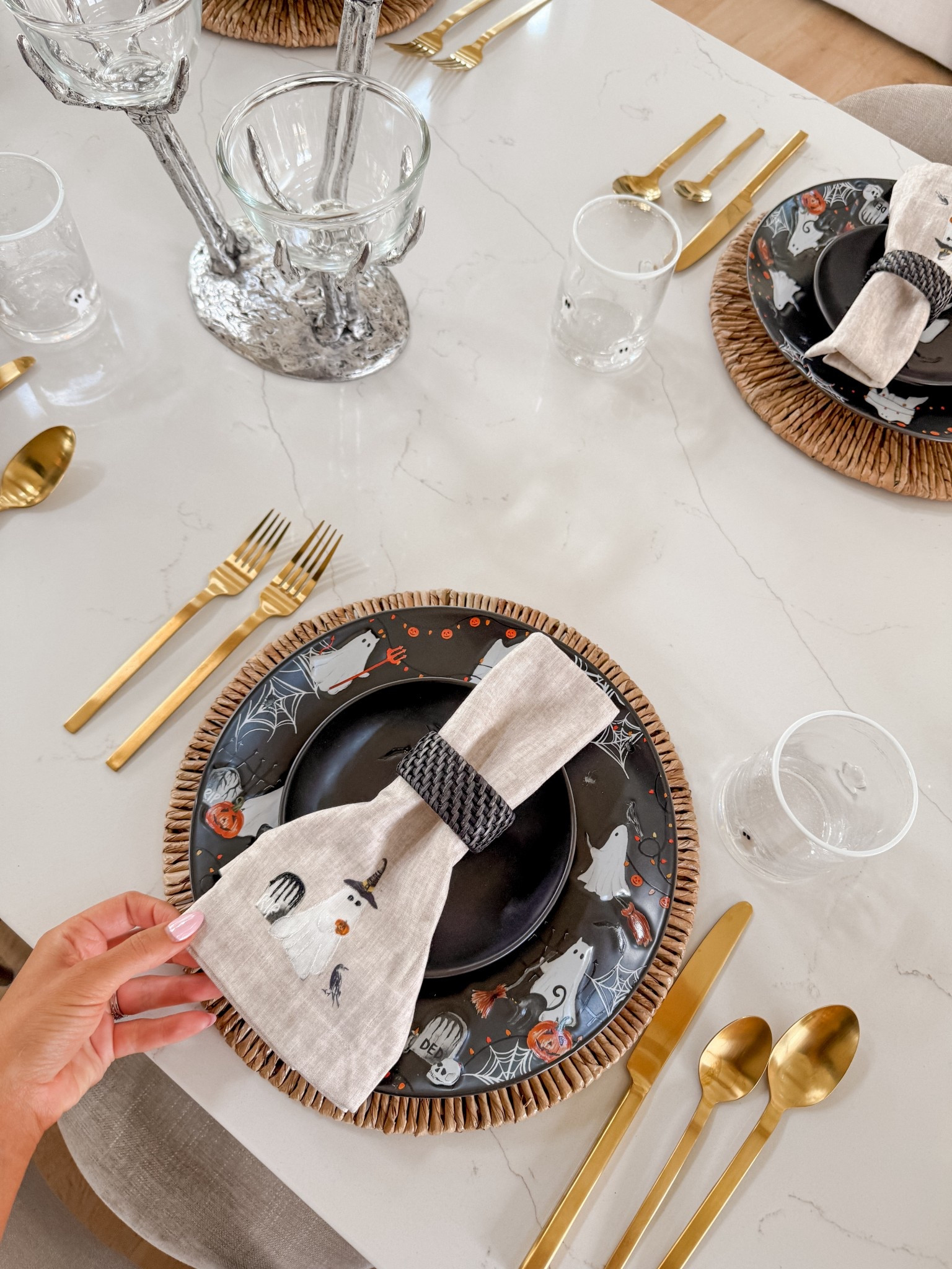 Obsessed with this Halloween table setting. Perfect for a Halloween party! Everything I used is linked below.

#LTKHome #LTKParties #LTKSeasonal