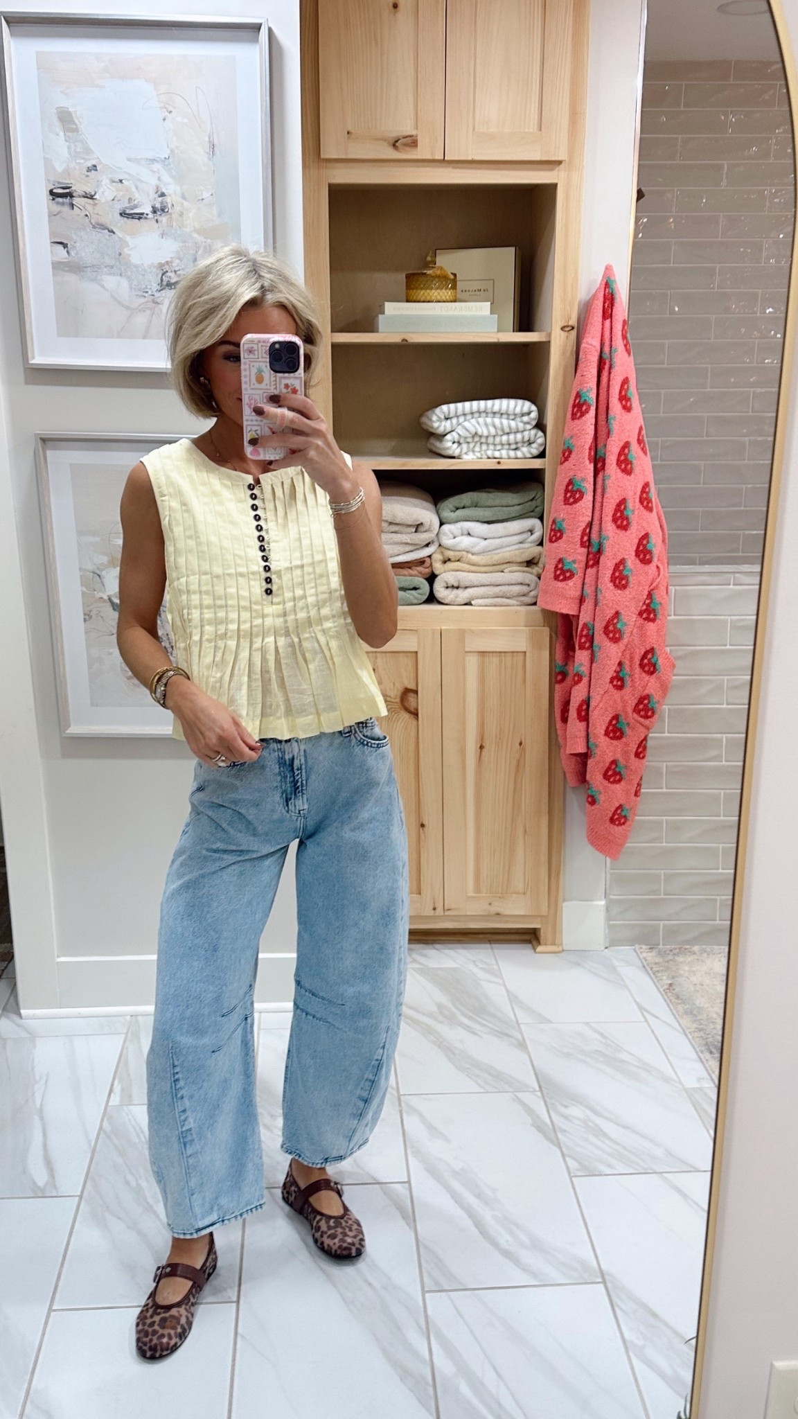 OOTD!!! Small in top and jeans run big IMO! (Light indigo)

#LTKFindsUnder50 #LTKFindsUnder100 #LTKStyleTip