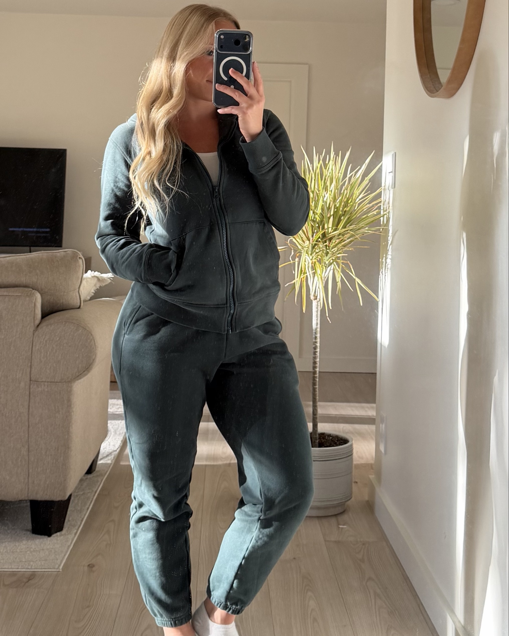 The coziest set for winter! Wearing size XS top and size S bottoms!

#LTKSeasonal #LTKActive