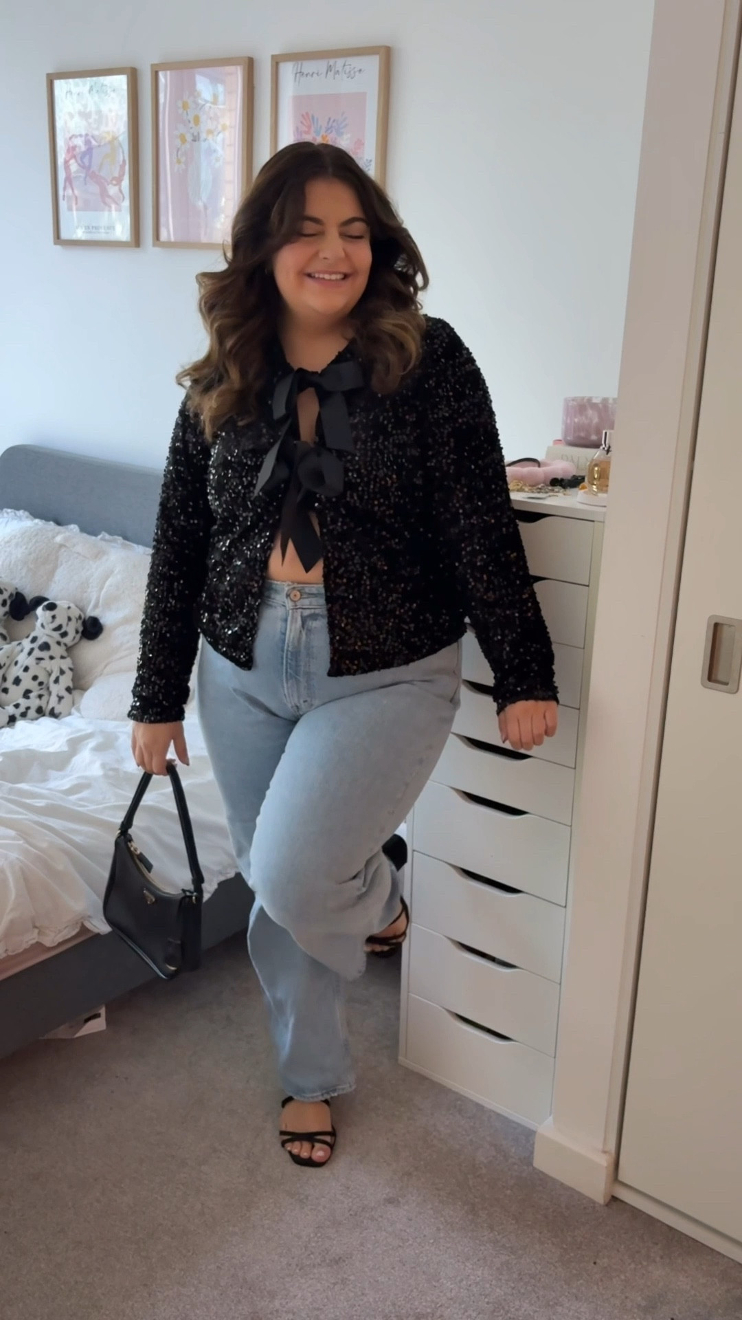 Festive night out outfit for drinks or pub 

Jeans and a nice top, sequin top, blue jeans, jeans 

#LTKmidsize #LTKuk #LTKfestive