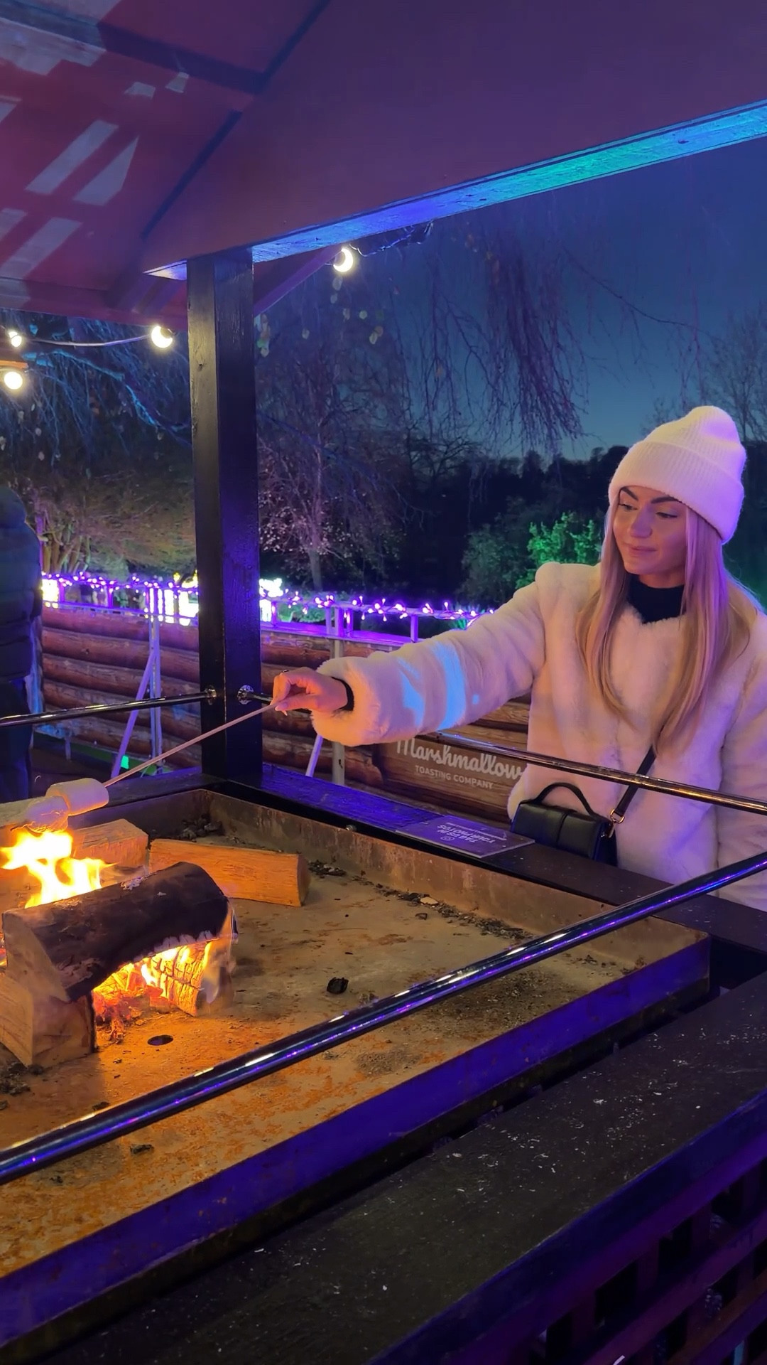 What I wore to a festive Christmas market for date night 🤍 it was like a mini Kew Gardens, so cute!!! 🥹✨

Save for your Christmas market outfit inspo! 🫶🏼


Cosy Chic Outfits, Winter Outfits, White Fur Coat, Luxury Bag Under £1000, My Theresa Finds, Zara Wide Leg Trousers, Cashmere Roll Neck Jumper, Christmas Market Outfits, Christmas Outfit, Warm Outfits, Chic Winter Style. 

#LTKfestive #LTKuk #LTKwinter