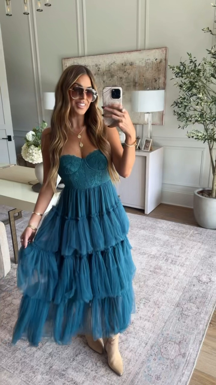 how fun is this dress?!? wearing a small 🫶🏼

use code hollie35 for 35% off! 

 
