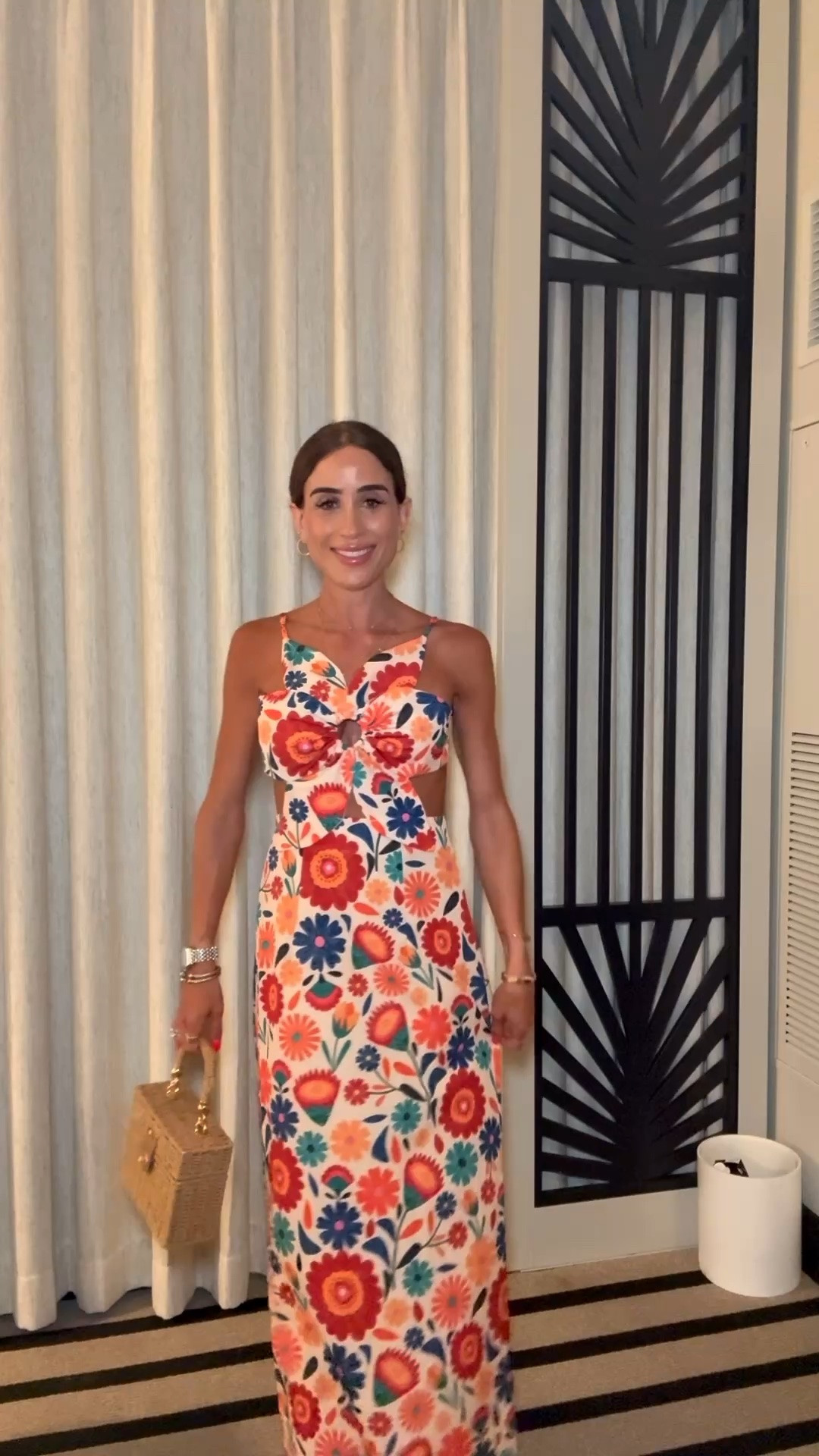 The perfect Amazon vacation dress love the colors. Wearing size xs

#LTKPetite #LTKSeasonal