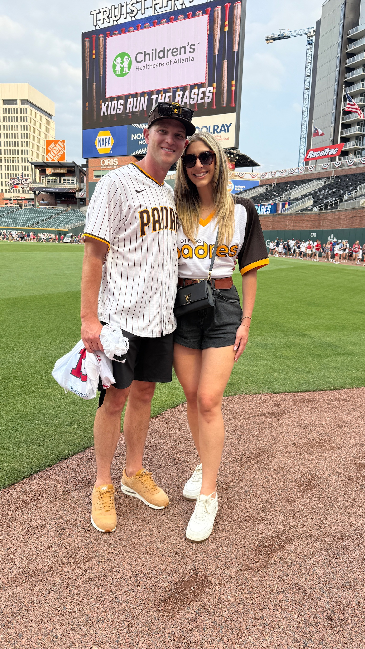 Game day ready for the San Diego Padres! ⚾️

Use code SAMANTHAX5 for 5% off Burga!

game day outfit, baseball outfit, ootd, quay, free people, aritzia, alo, louis vuitton, jersey, padres, shorts, denim shorts, jean shorts, sneakers, white sneakers, sunglasses, phone case, Nashville, Samantha Bauchmann 

#LTKTravel #LTKFindsUnder50 #LTKFindsUnder100