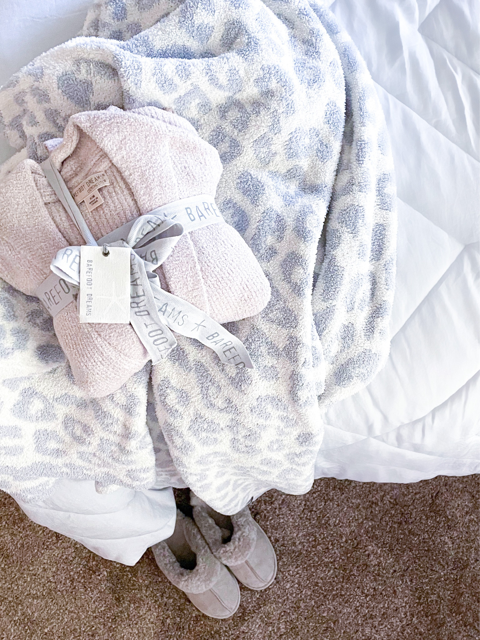 { cozy ❥

barefoot dreams robes && blankets are literally so good - cozy + aesthetic! 

Nordstrom Anniversary Sale . Fall Essentials . Modern Rez Girl Aesthetic . Native American Content Creator } 

#LTKStyleTip #LTKxNSale #LTKHome