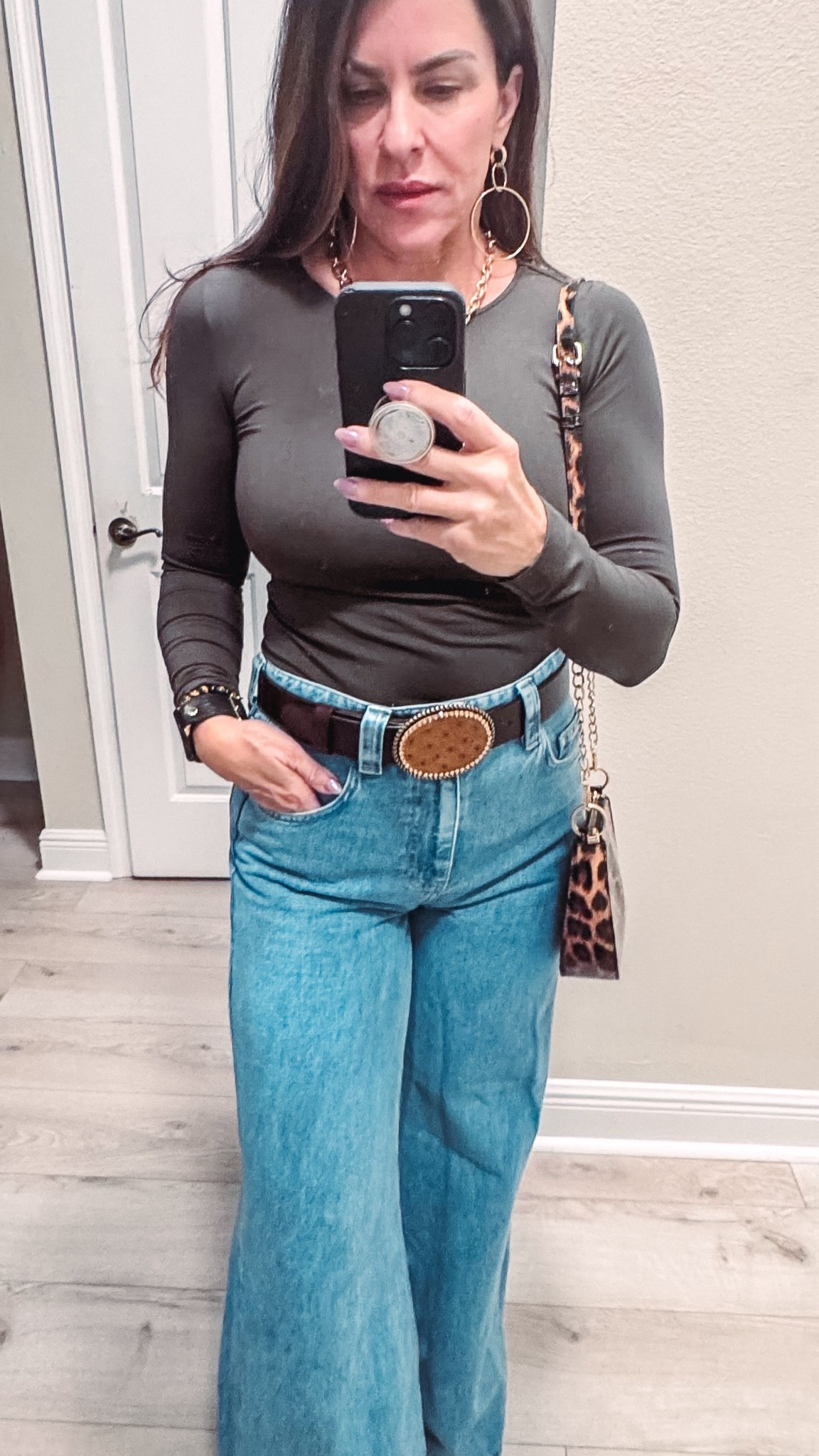 Impromptu date night with the hubby! Loving these Zara wide leg jeans that pop with this custom belt buckle by Beth’s Buckles on instagram absolutely gorgeous ( can’t link) My necklace, top and purse linked below. #shopmystyle #datenight #tuckernuck #amazonfashion #amazon

#LTKStyleTip #LTKOver40