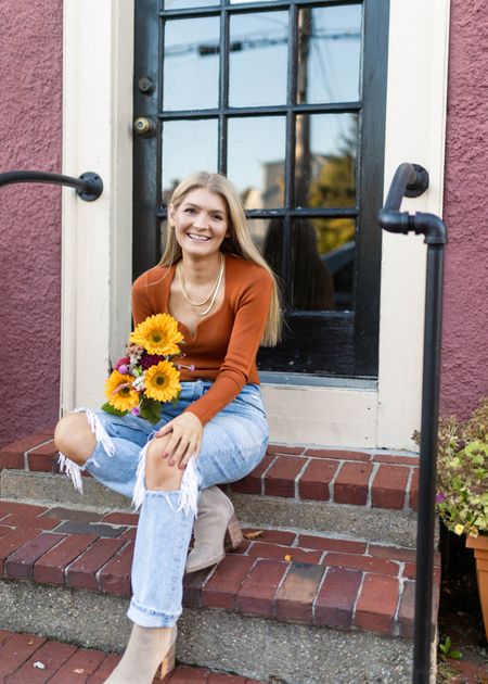 Size xs in top and 25 in jeans. Size 8 in shoes

Abercrombie outfit, winter look, winter top, everyday outfit, casual style, booties, neutrals, straight leg jeans, winter style, winter shoes



#LTKshoecrush #LTKstyletip #LTKunder100