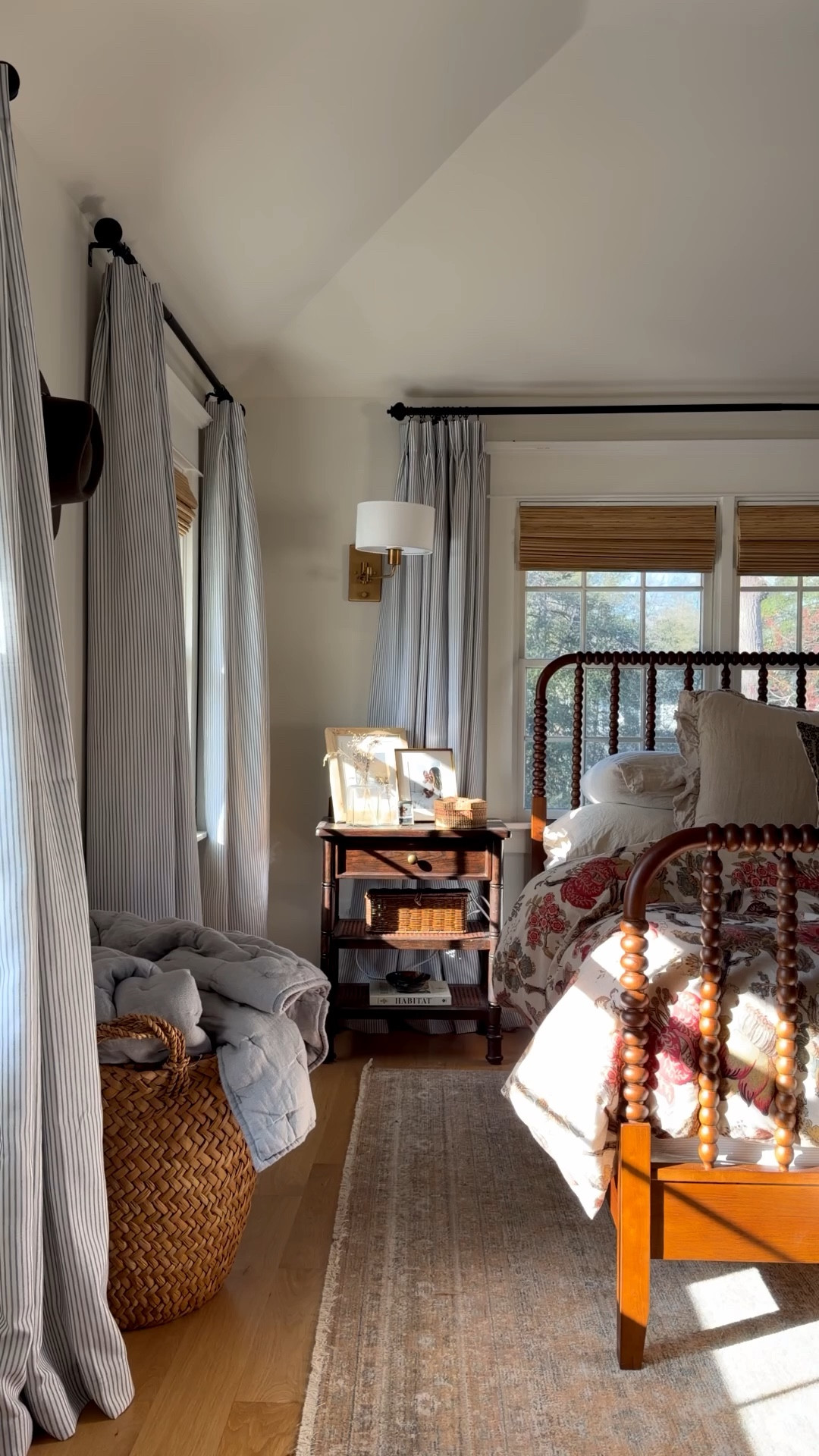 Saturday sun that fills the cup 🤍