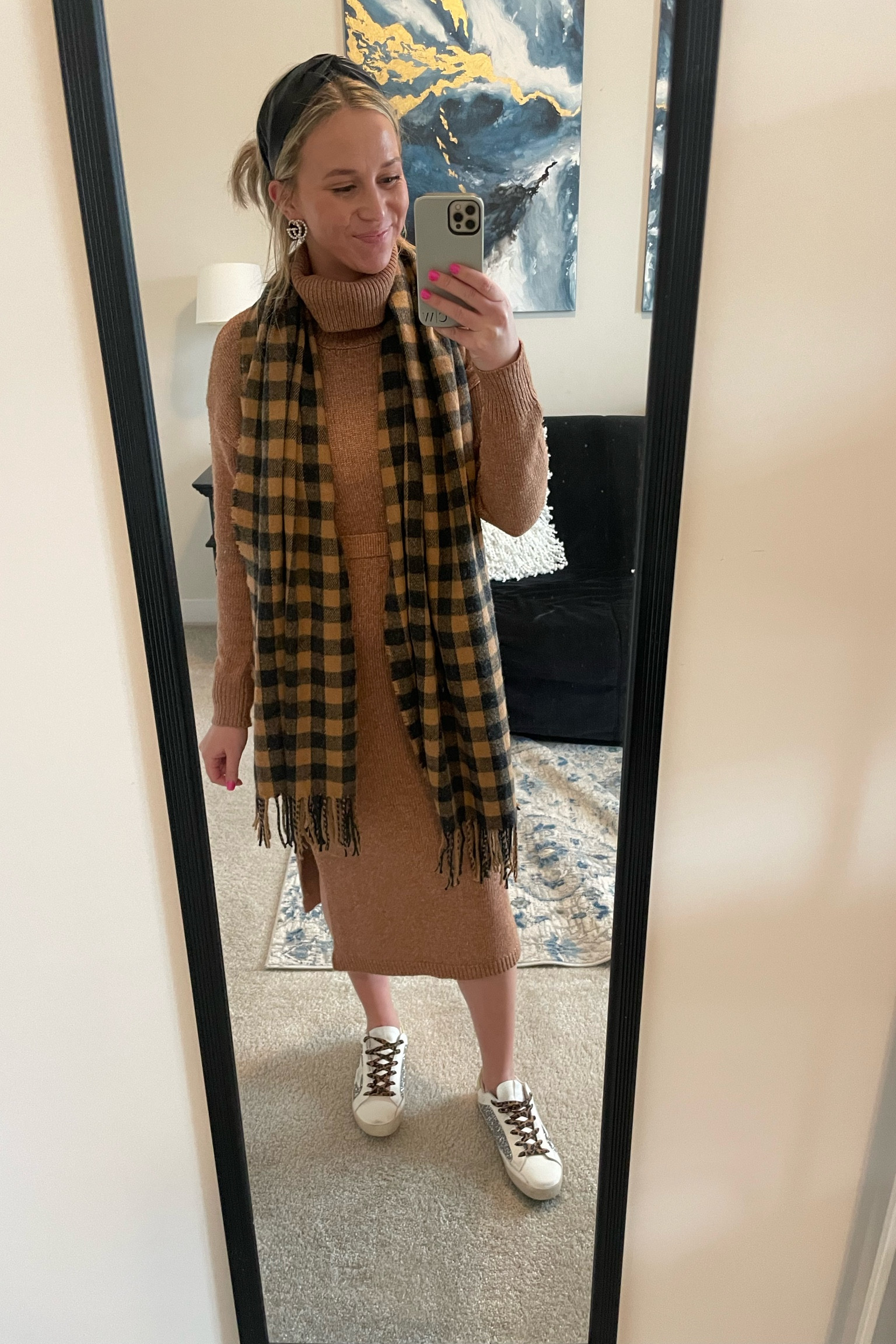 Sweater dresses are the perfect spring transition. Linking a similar one. Throw on any scarf or go without! 



Spring | capsule wardrobe | staple pieces | teacher outfit | ootd 