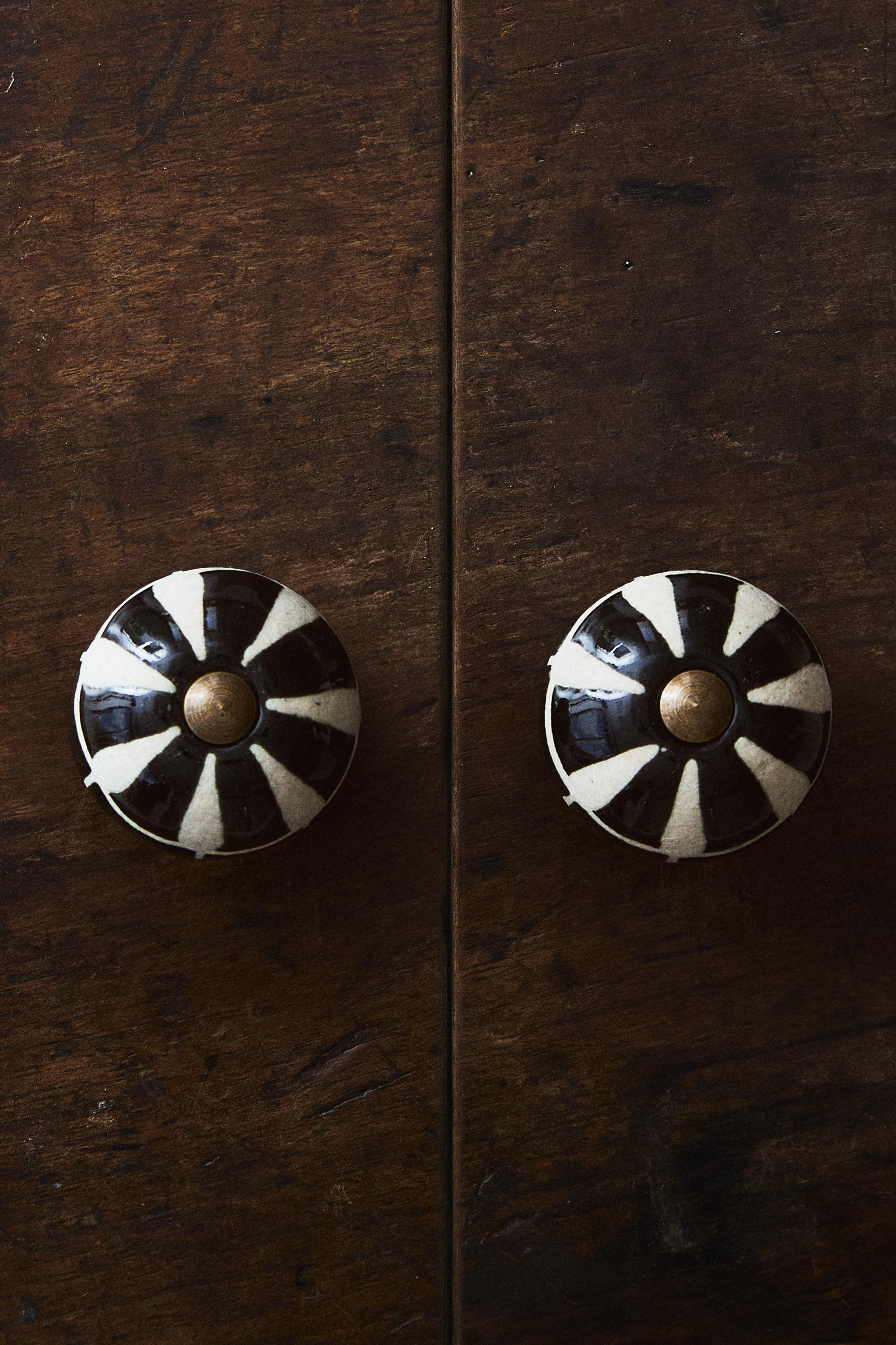 SET OF STRIPED CERAMIC KNOBS (SET OF 2) | Zara US