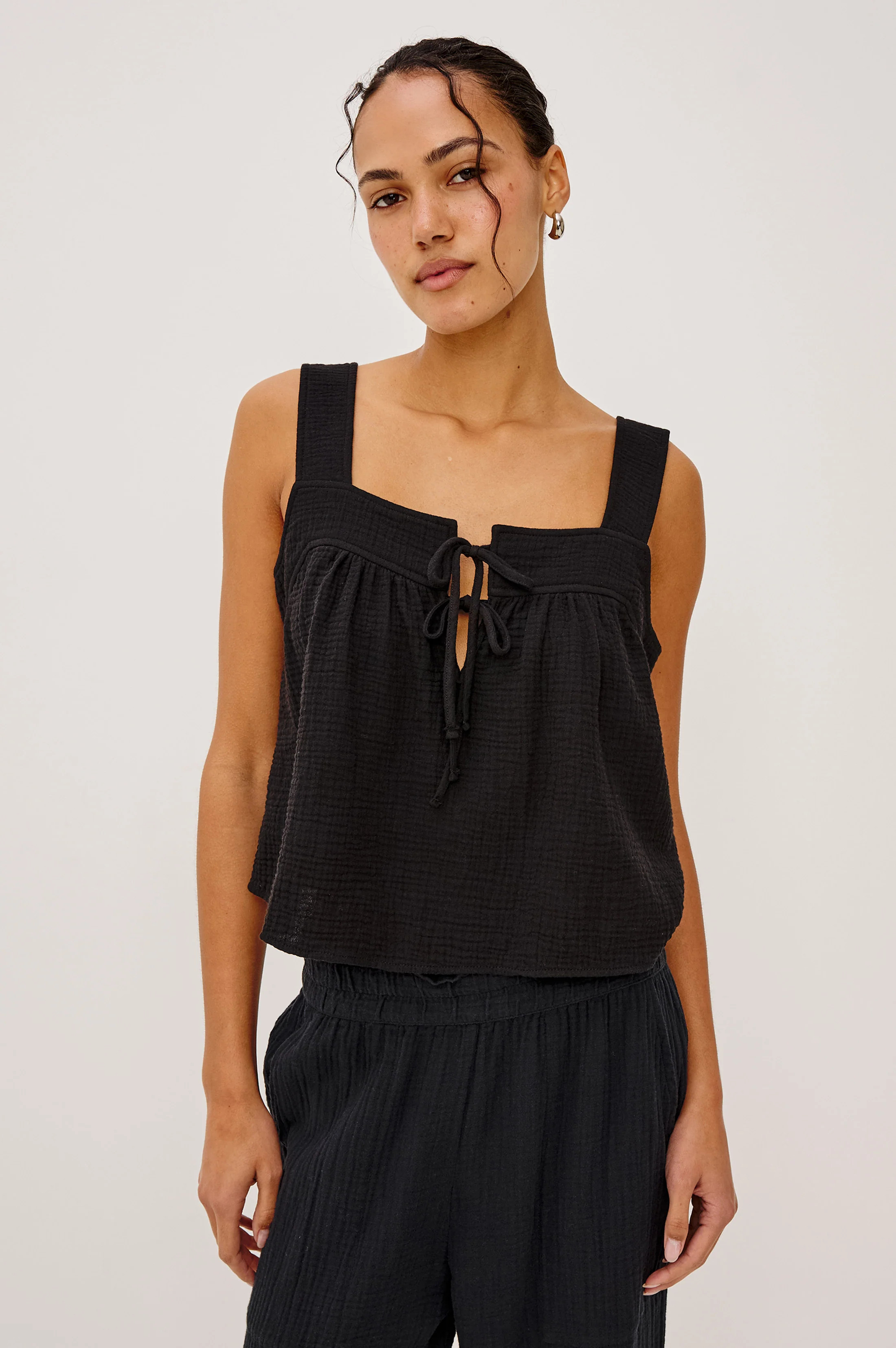 ENYA TOP - BLACK GAUZE | Rails