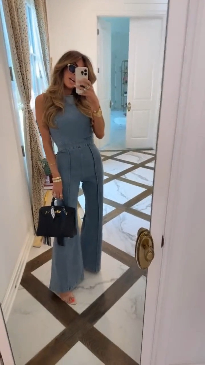 This denim jumpsuit is back in stock! Wearing a size small! Use code EMILYSAVE40 for 40% off site wide!! 

Vici tryon, Vici haul, Fall outfits, Summer outfits, Fall outfits women, Country concert outfits, back to school, denim jumpsuit, teacher, Emily Ann Gemma

#LTKSeasonal #LTKdayinmylife #LTKootd