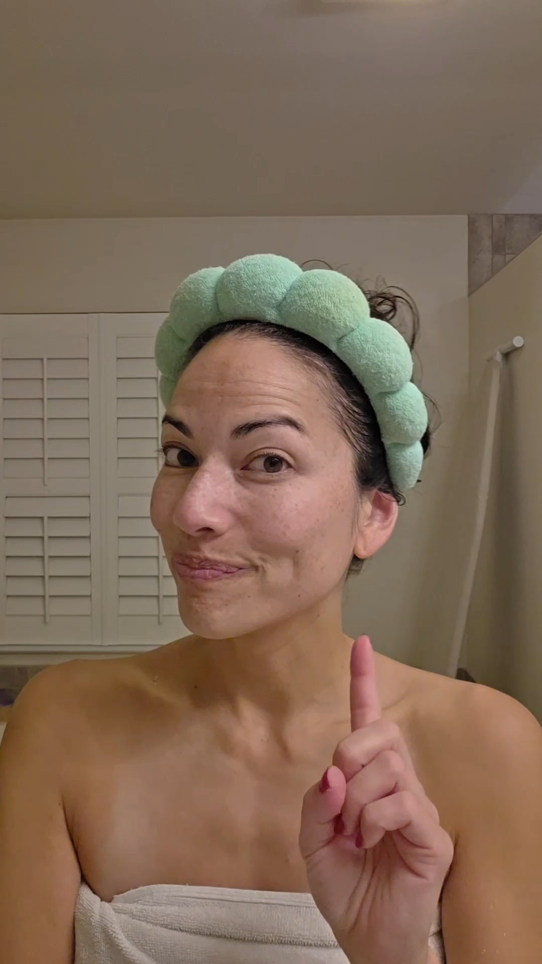 I may not have my laundry folded, but my skin’s glowing 🍂✨Take this as your sign to do the mask 🫶~mFind the details of our favorite pumpkin enzyme mask from @drmtlgy 🧡🤍 here ---> https://get.aspr.app/SH19gs💕We’re so glad you’re here m+e#MomSelfCare #FallSkincare #GlowingSkin #PumpkinEnzymeMask  #FallGlowUp #SelfCareForMoms #GlowySkinGoals

#LTKStyleTip #LTKSeasonal #LTKHalloween