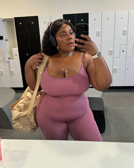 She’s a very sweaty girl — wearing a 3X on top and XL bottoms 

Plus Size Fashion, Gym Outfits, Workout Sets

#LTKplussize #LTKfitness #LTKActive