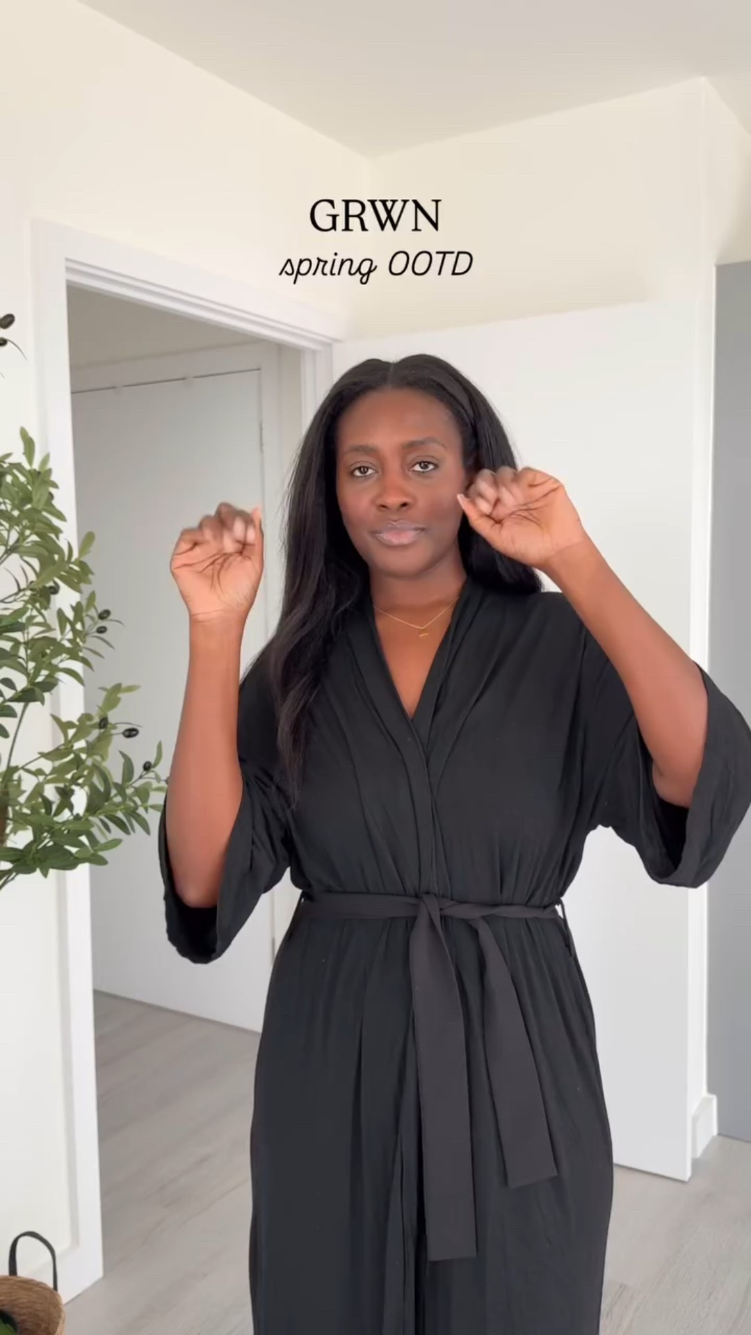 A simple spring outfit with wardrobe staples 🤍denim skirt and shirt from @newlook 🌻all items 🔗 on my bio  #midsizestyle #grwm #modestfashion #springoutfit #ad