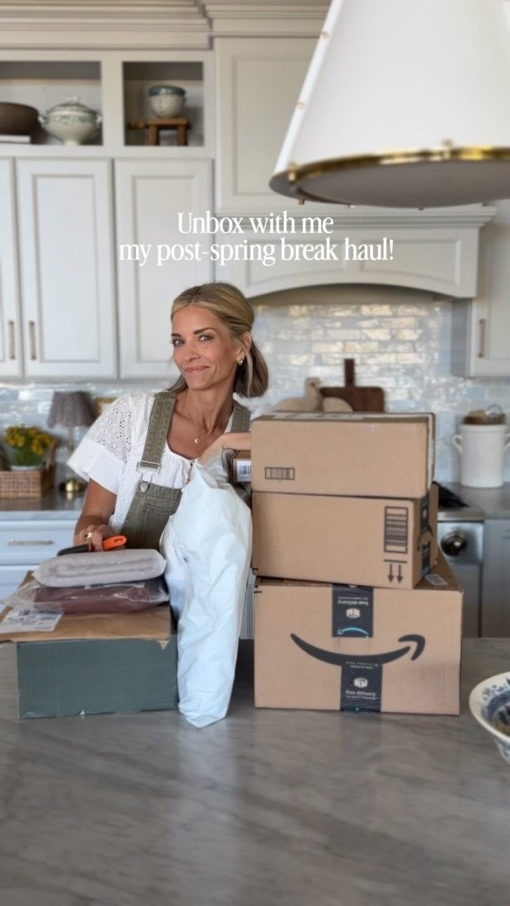 Unbox my recent arrivals and orders with me! I came home from Cabo to a handful of packages which made me so excited. A mix of high-end and affordable fashion, Amazon home purchases, kitchen essentials and cookbooks, throw pillows, and more! Which is your favorite? 



#LTKootd #LTKHome #LTKmomlife