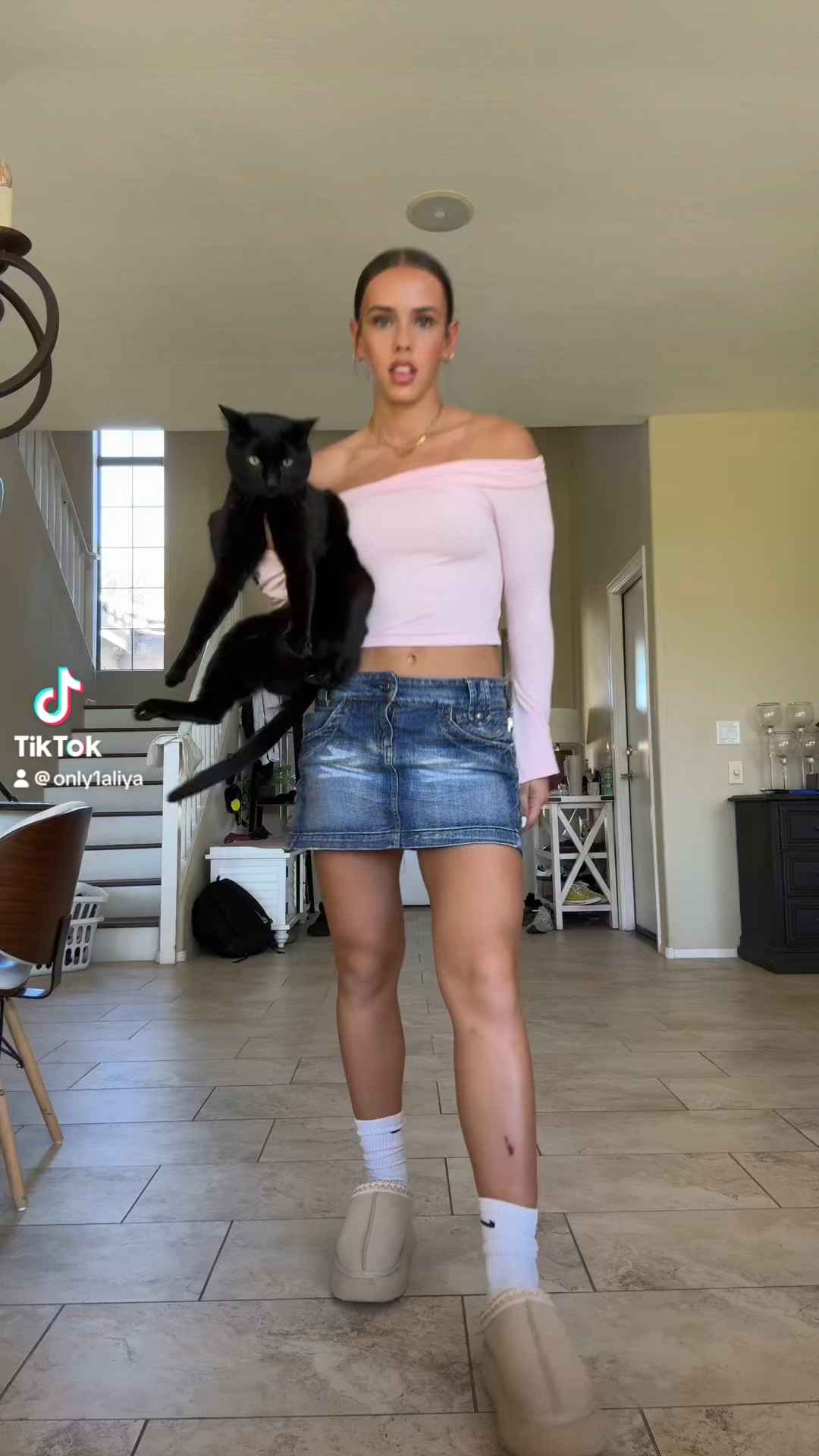 top - white fox “keep saying sorry” long sleeve pink
boots - white fox but you can get some on amazon (linked )
skirt - vintage hollister 2000s from my mom haha 💝