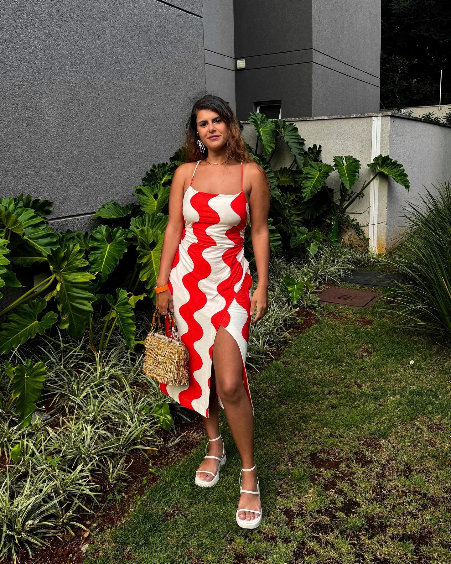 ~ nas ondas do mar a gente naveja, mas também se veste ! ☀️ o que acharam desse vestido com estampa de ondas?

Meus Cupons de descontos ativos:

C&A - Código Consultora: kamivogel 10% off acima de 149,00
Renner - Cupom: KAMISVOGEL 10% off apenas pelo meu link da bio
Farm - Código Consultora: 7A7213 10% off + frete grátis
YouCom - Cupom: KAMISVOGEL 10% off apenas pelo meu link da bio
Riachuelo - Cupom: RCHLO558565AFL 10% off acima de 99,00.
Pantys - Cupom: KAMISVOGEL 10% off acima de 150,00.