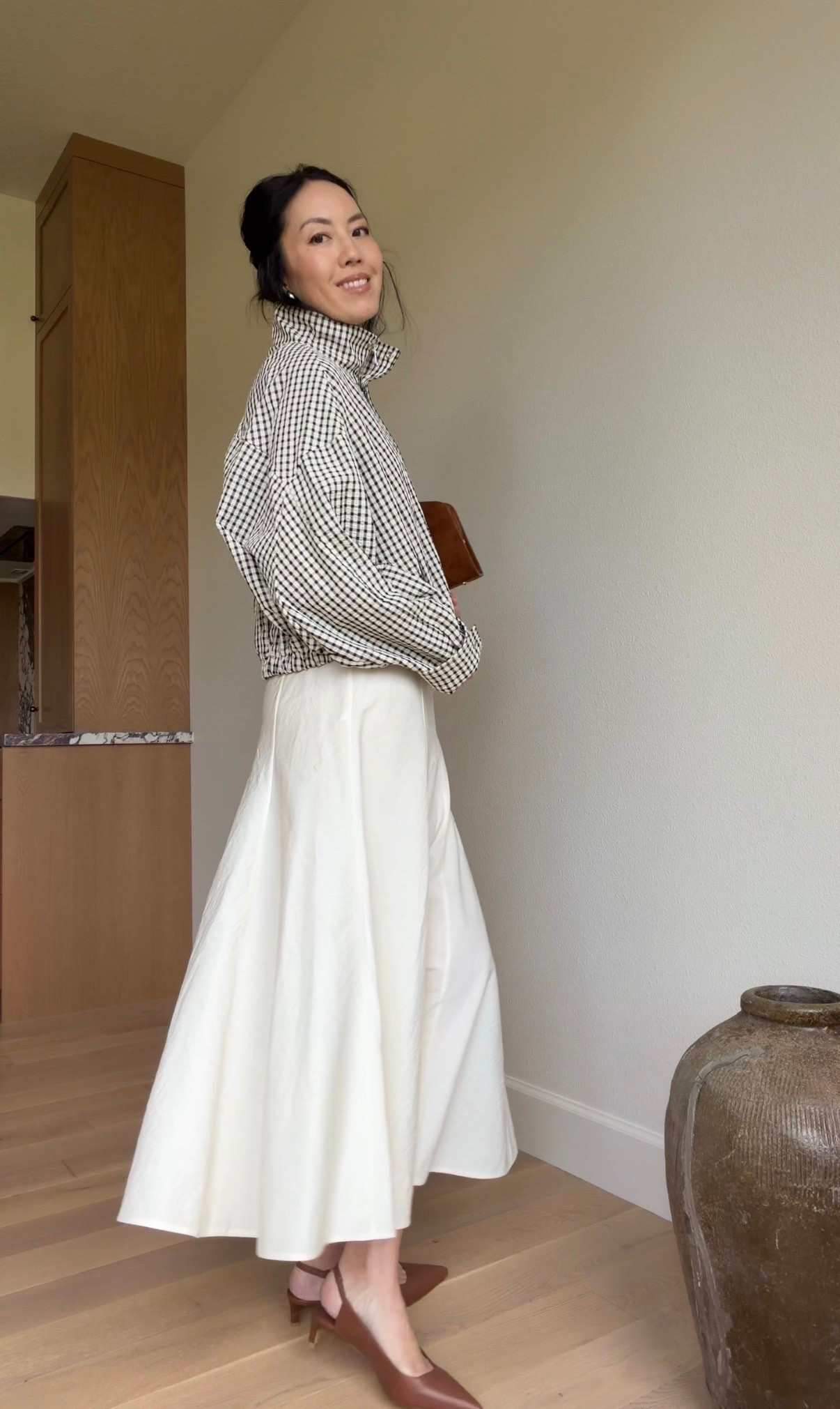 It’s officially skirt season: I’m pulling out all of my lightweight, airy summer skirts and they’re going to be on repeat. Oh and PS: designer sales have started! My skirt is on super sale right now.

#summersale
#summeroutfit
#ootd
#summerstyle
#summerskirt