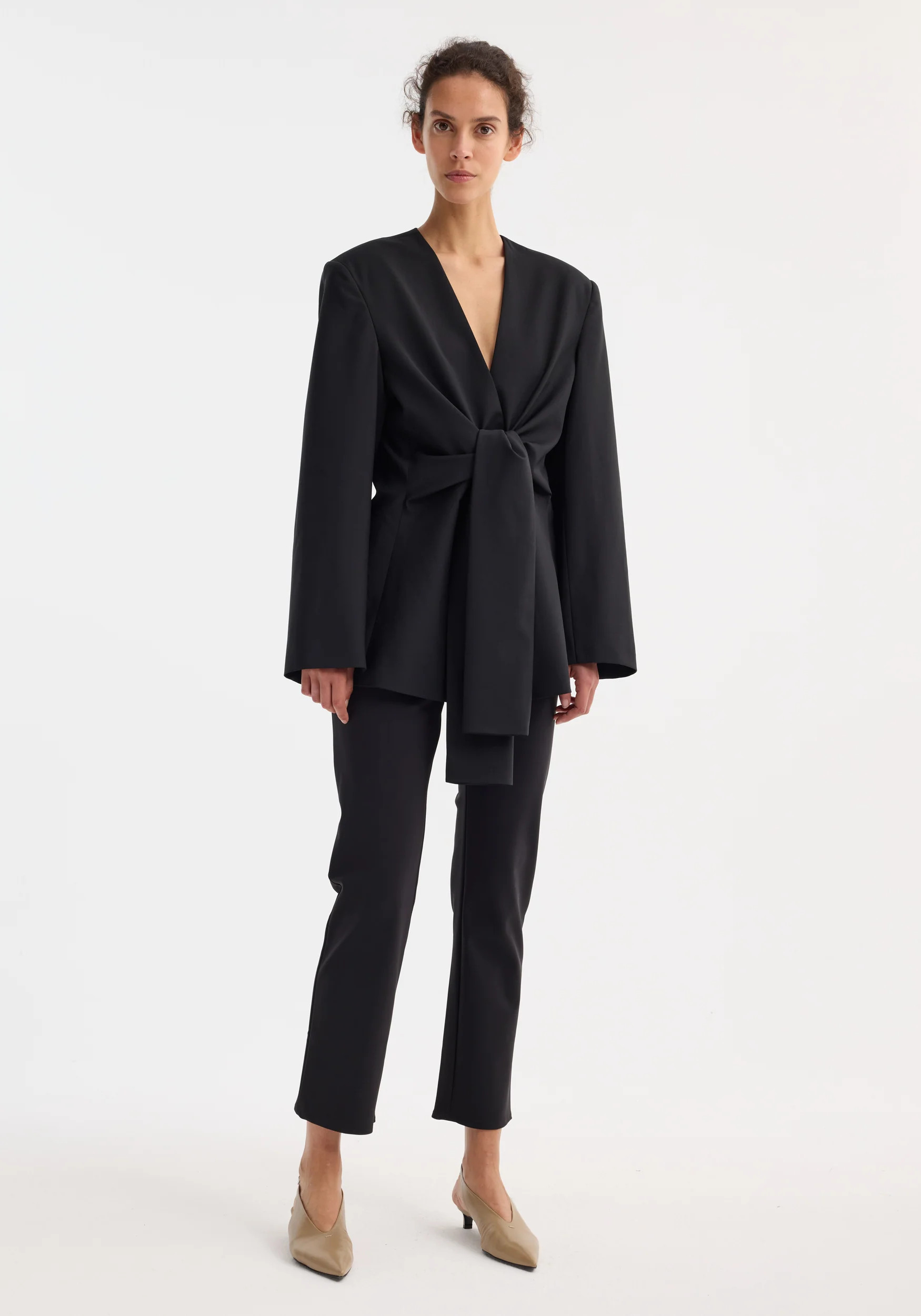 sleeve-cinched blazer-top | black | Rohe