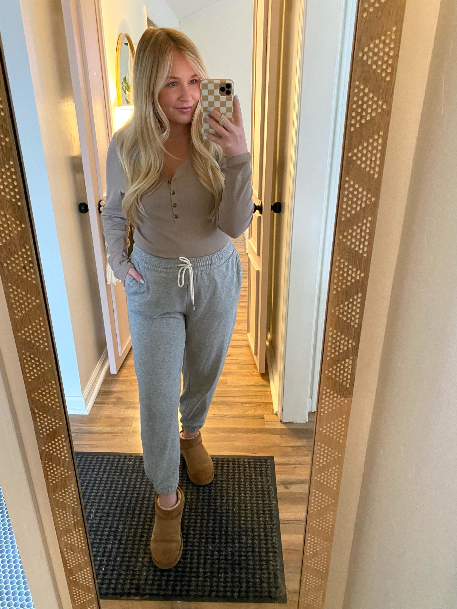 Postpartum outfits , postpartum loungewear , nursing outfits , nursing top , nursing friendly , nursing friendly outfits , breastfeeding, breastfeeding outfits, breastfeeding friendly 