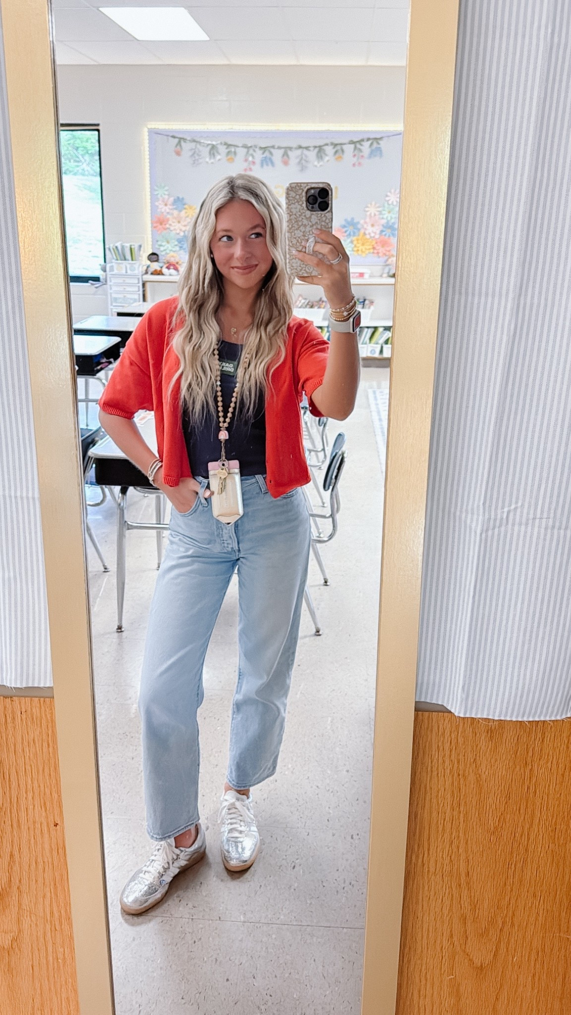 teacher ootd!!❤️
• daily drills tank, levi jeans, things between cardigan, silver adidas