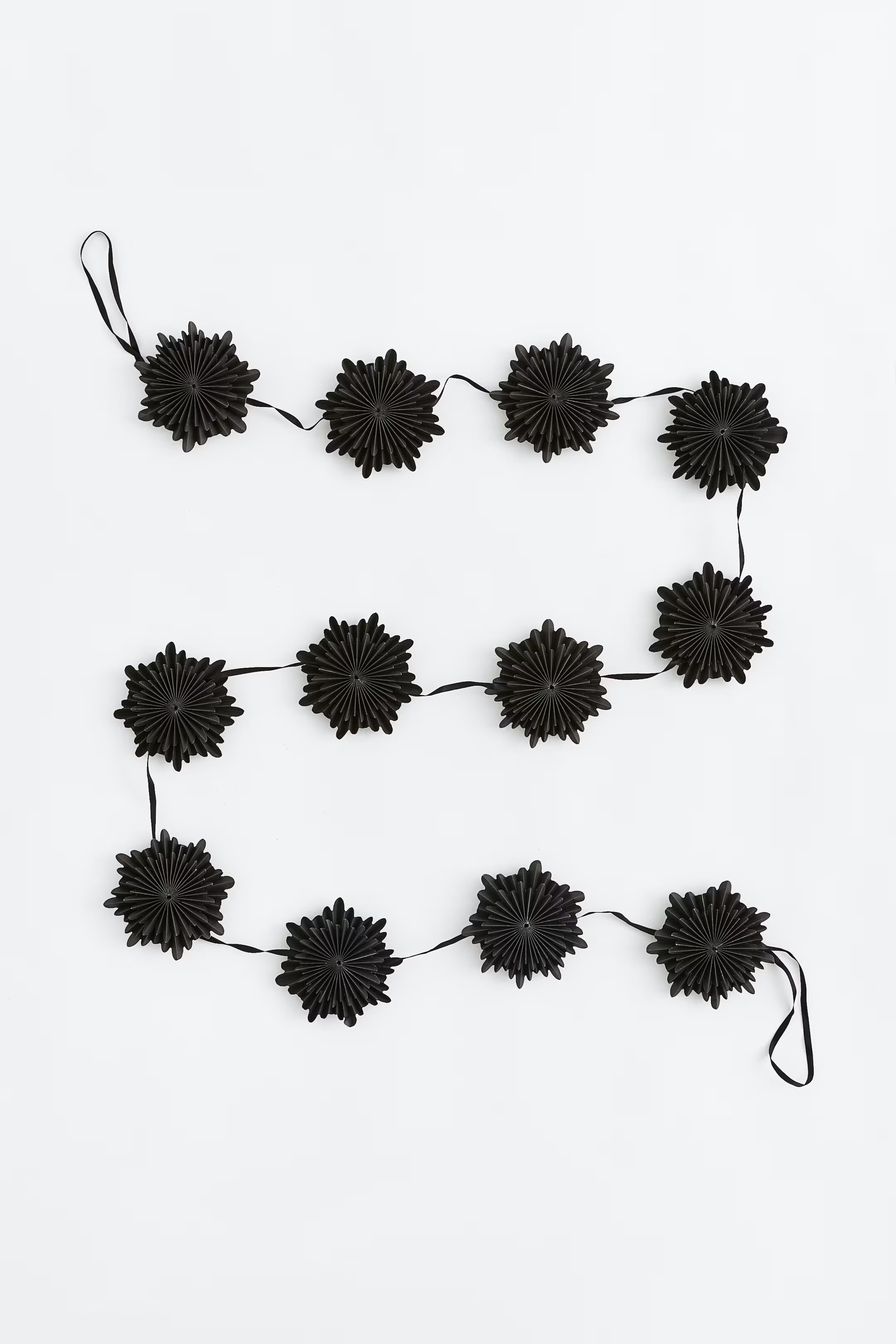 Flower Garland | H&M (US + CA)