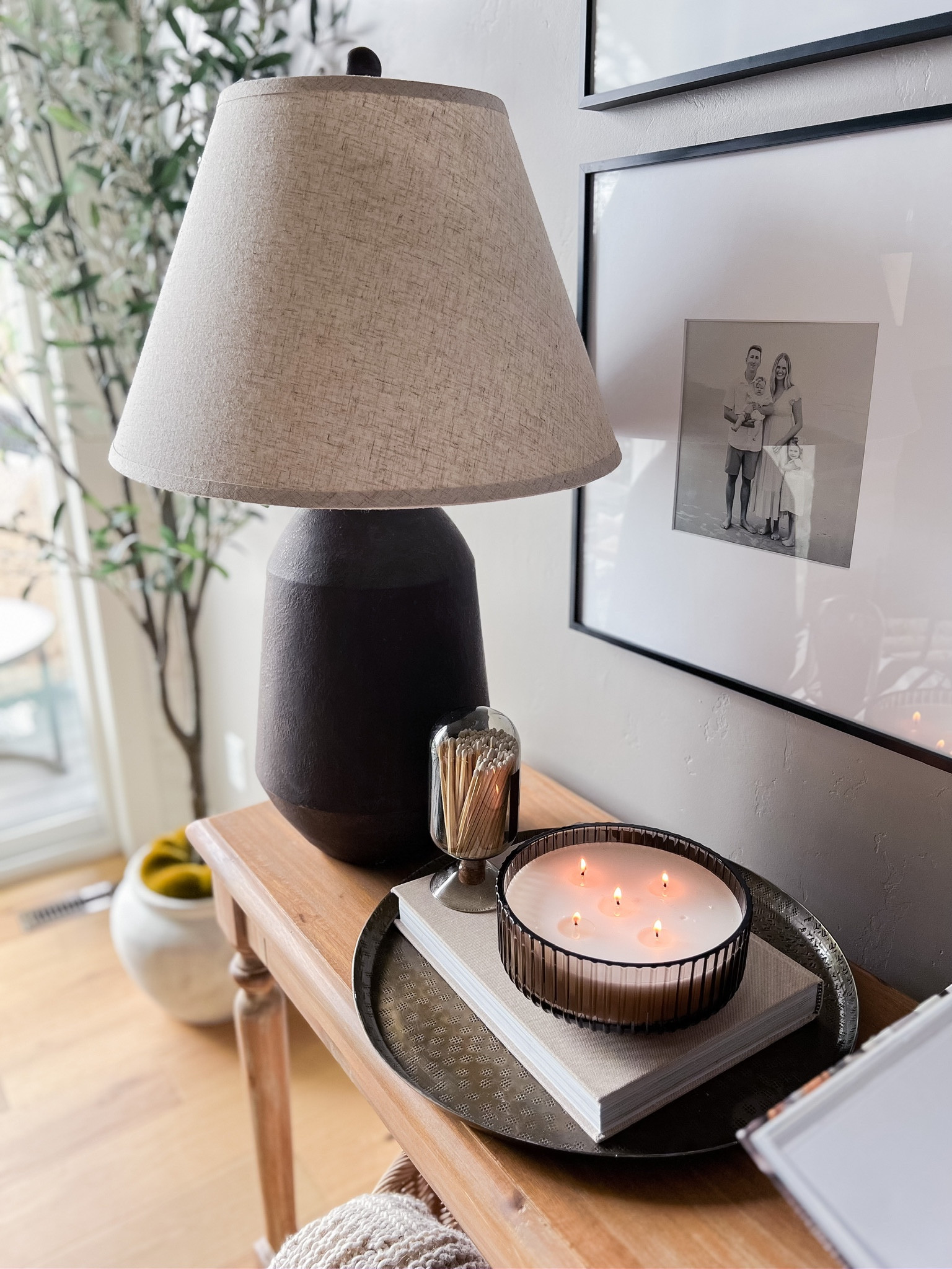 Entryway decor!🤍 

#LTKhome #LTKSeasonal #LTKstyletip