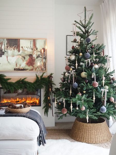 Christmas tree, Christmas decoration ideas, cosy Christmas living room, tree decorations 

#LTKSeasonal #LTKeurope #LTKhome