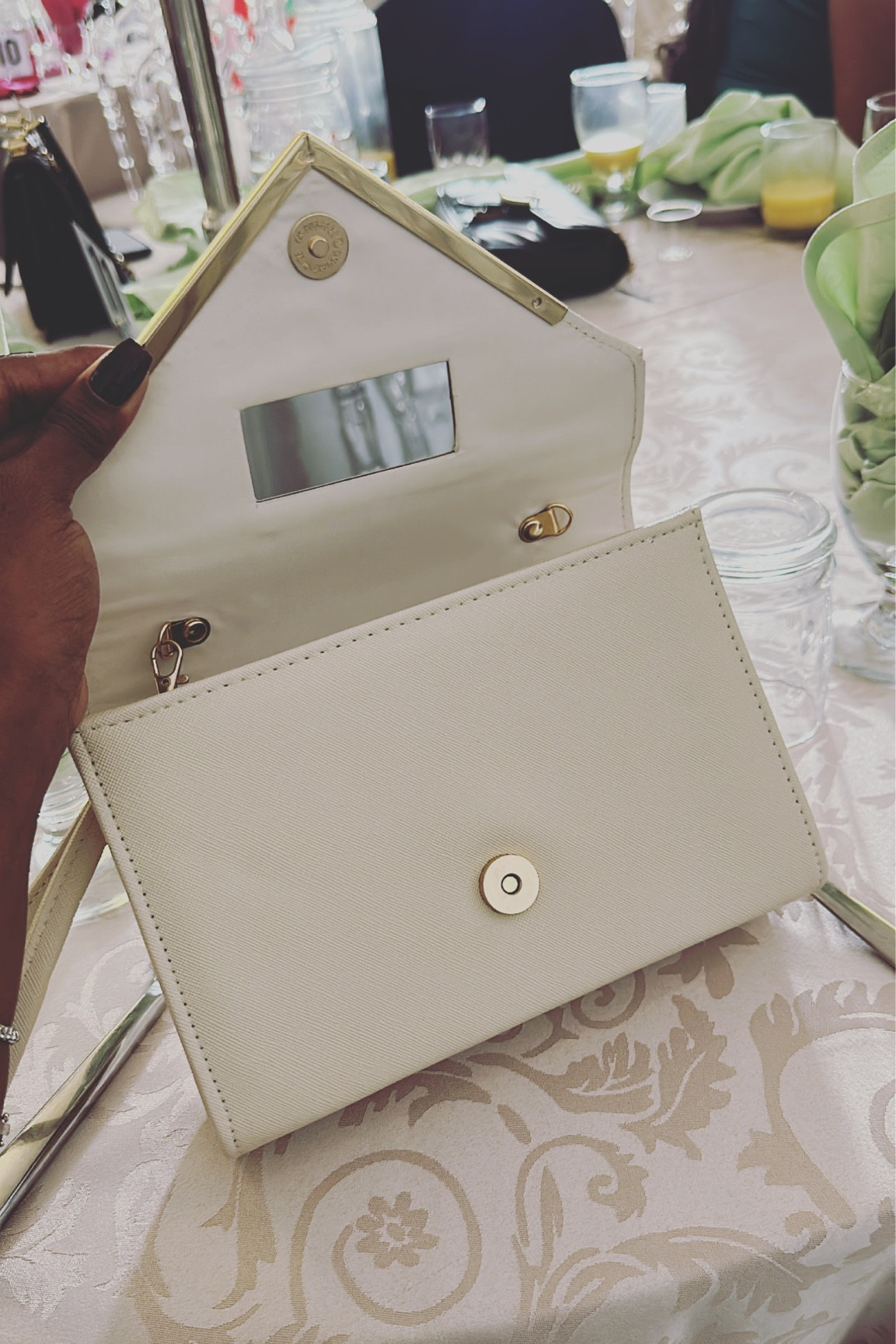 Ardene bag with mirror!🤍

#LTKworkwear #LTKGiftGuide #LTKbeauty