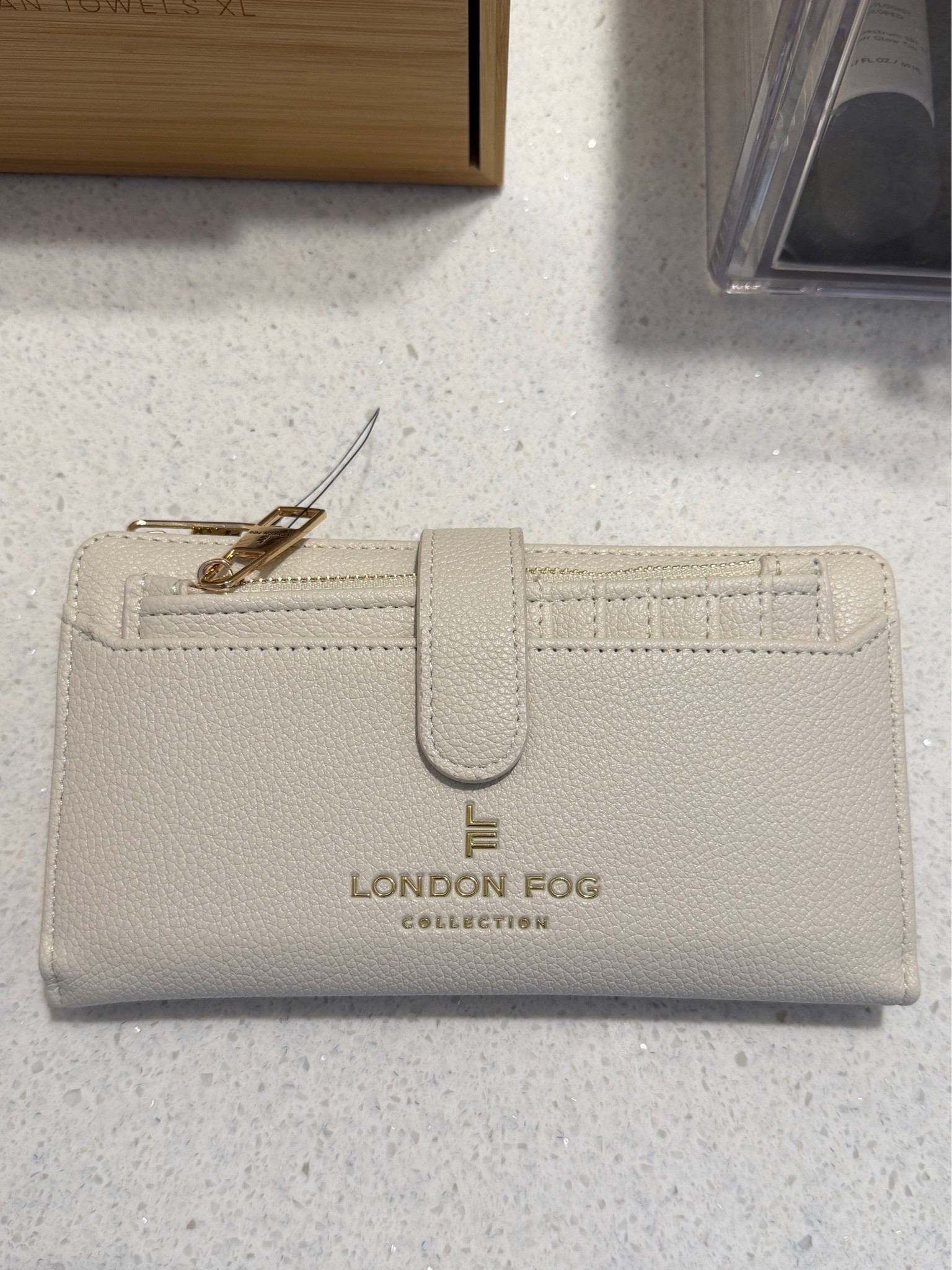 Picked up this London Fog wallet and honestly, I get why it’s a good everyday find. It’s lightweight, holds more than it looks like it would, and doesn’t add that bulky “why is my purse suddenly 12 pounds?” feeling.

Perfect if you like keeping your cards and cash organized without carrying a full brick around.

#LTKSaleAlert #LTKFinds #LTKStyle #EverydayEssentials #WalletFinds

#LTKSaleAlert