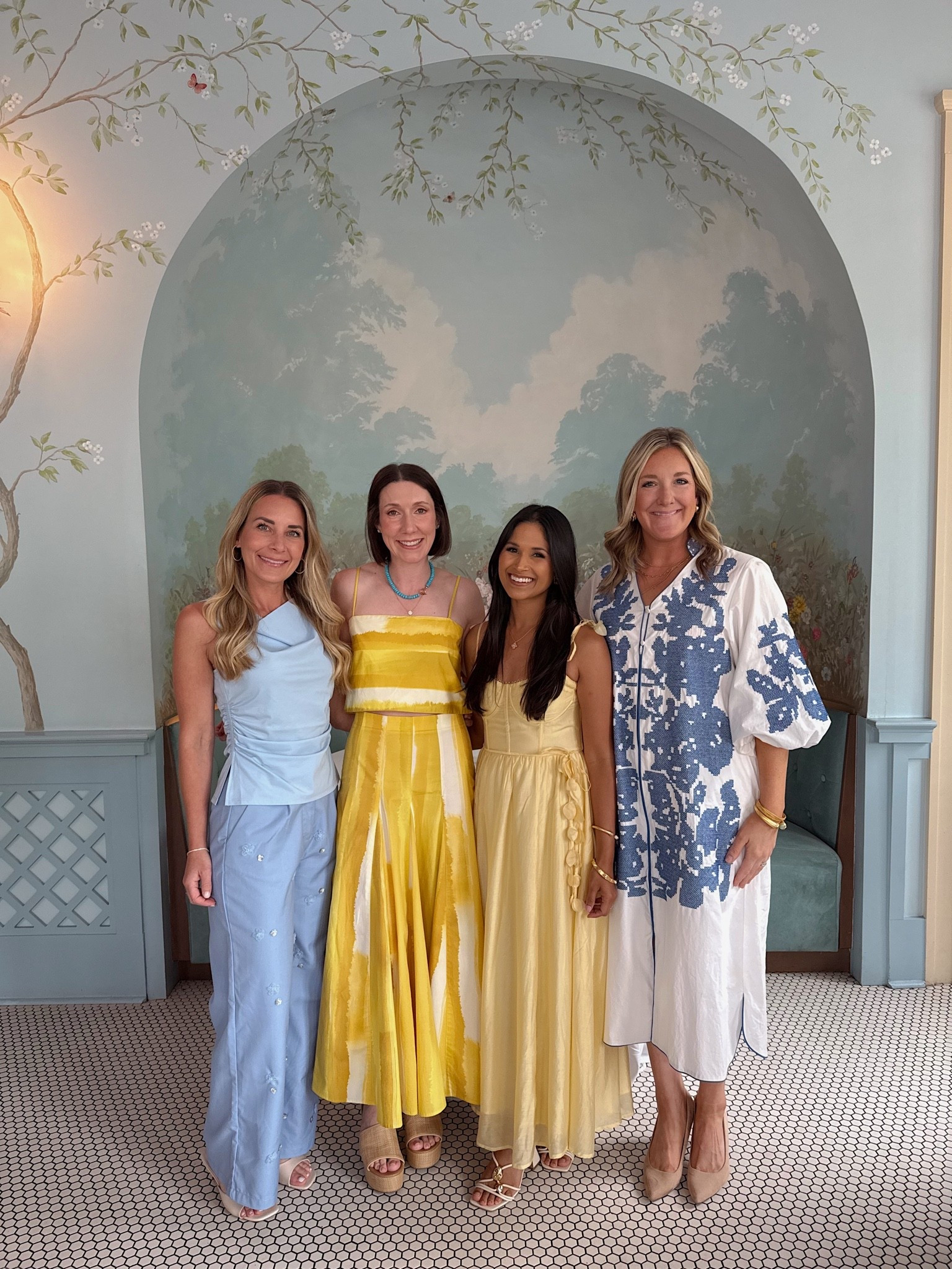 Obsessed with this yellow midi dress! Comes in more prints and colors.
Take 15% OFF with code: HAUTE15
Take 20% OFF my bag with code: HAUTE20

#astrthelabel #giginewyork

#LTKootd #LTKPetite