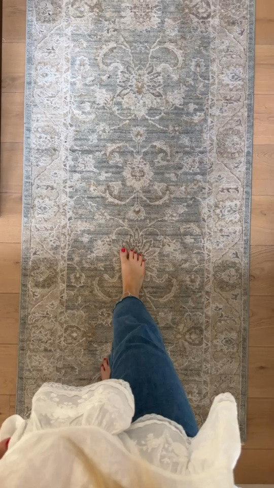 Steal my designer-approved kitchen rug on major sale for Memorial Day! #rachelzoelivabliss #wayfair #wayfairpartner @livabliss @rachelzoe @wayfair
