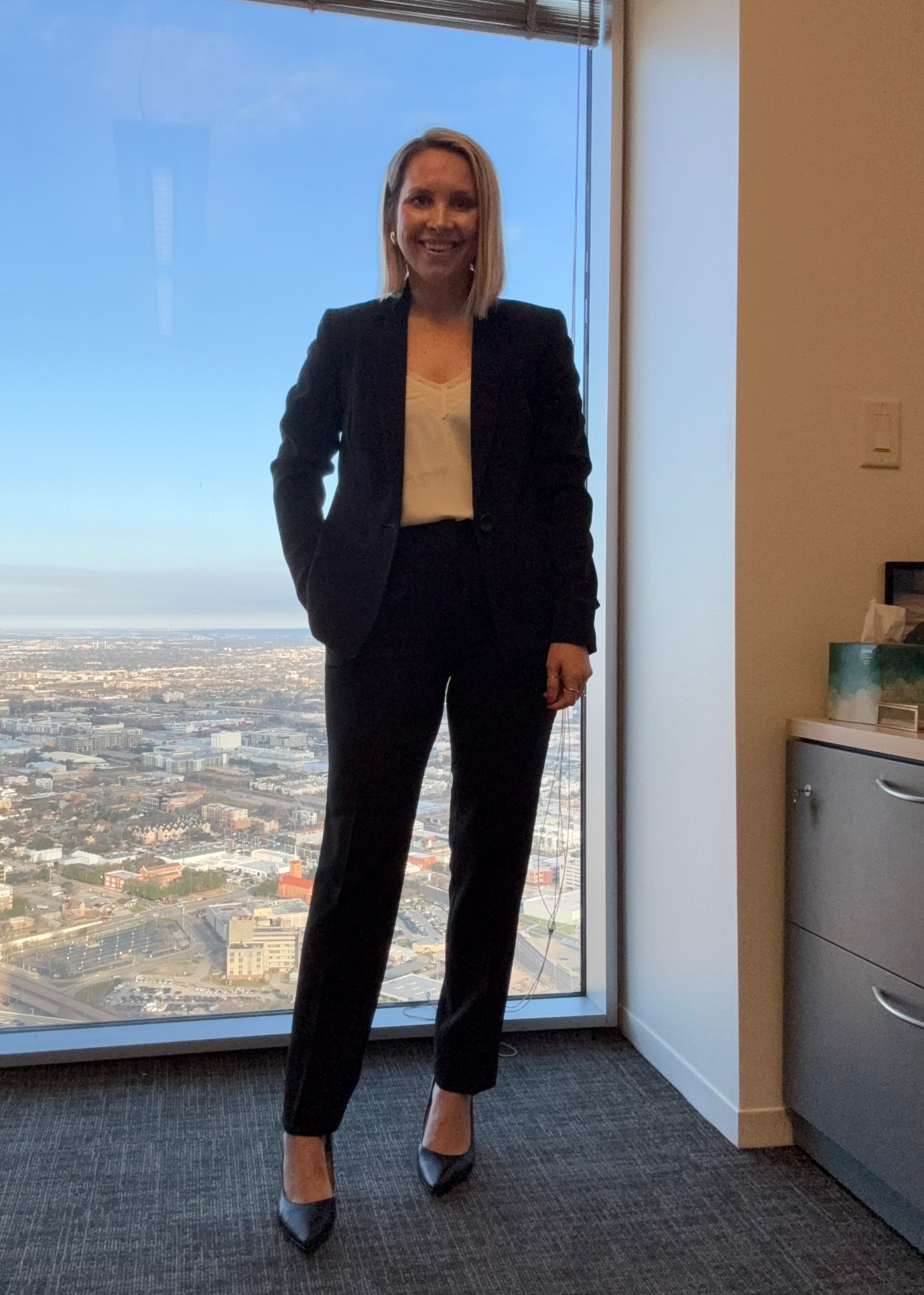 Today’s ootd for the courthouse 
Size 4 pants, size 6 blazer 

Working moms, over 40, workwear, business professional, Nordstrom 



#LTKWorkwear #LTKOver40 #LTKootd