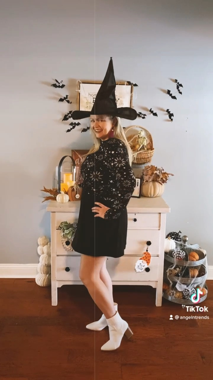 It’s bats 
Easy Halloween look


#LTKSeasonal #LTKHalloween