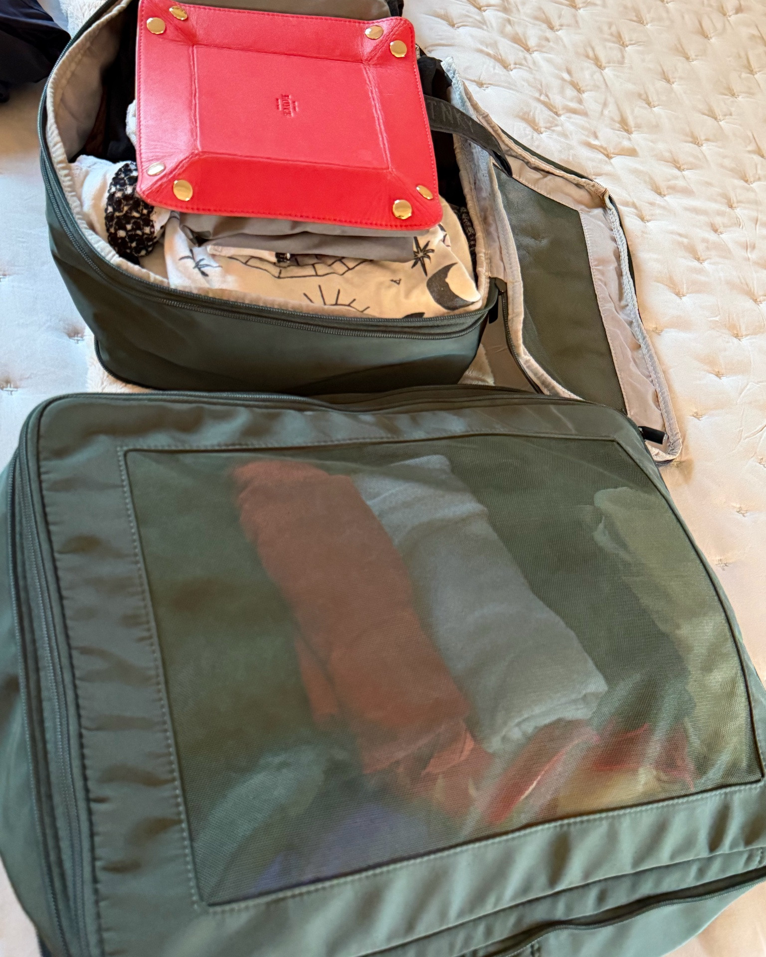Every item in my suitcase has to earn its spot.

These are repeat travelers for me:
→ packing cubes
→ my red catch-all tray
→ a laundry bag

Tiny systems make travel feel calmer and less chaotic.

These have become some of my favorite travel essentials because they simplify packing and make summer travel feel easier.

Future Me appreciates unpacking less and enjoying more.

#LTKdayinmylife #LTKTravel