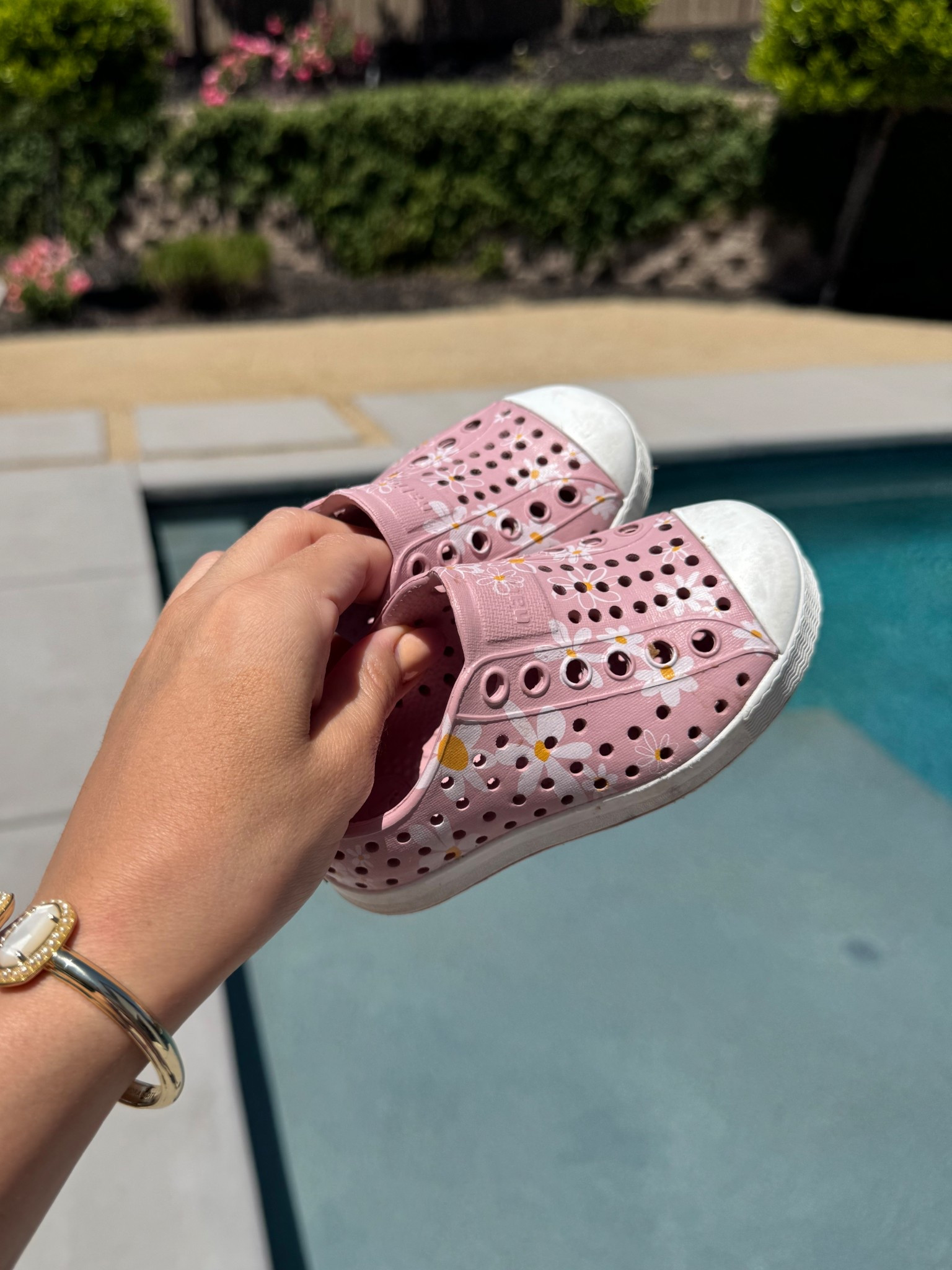 Native toddler shoes! Love these for our toddler for outdoor and water play. Run TTS.

Water shoes
Summer shoes
Toddler shoes
Kids shoes



#LTKKids #LTKSummerEdit #LTKSwim