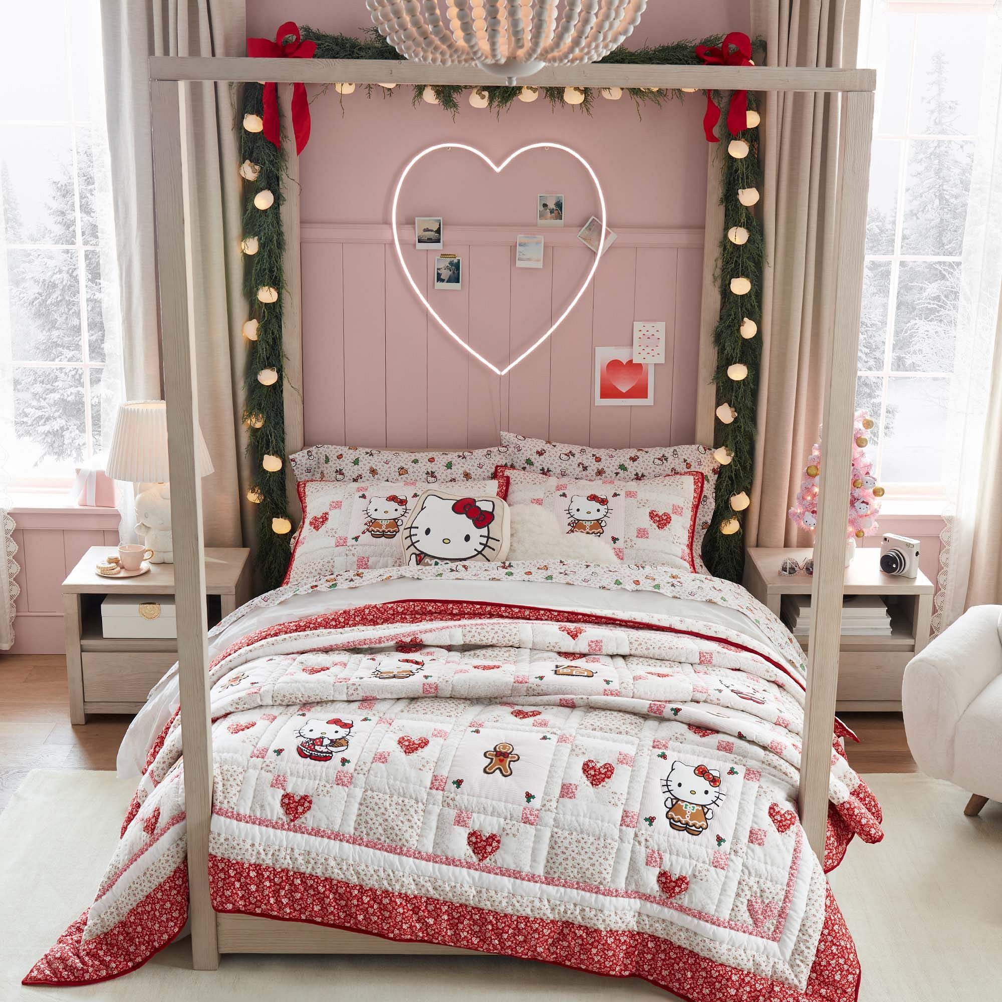 Hello Kitty Gingerbread Bedding Set 🎀🎄